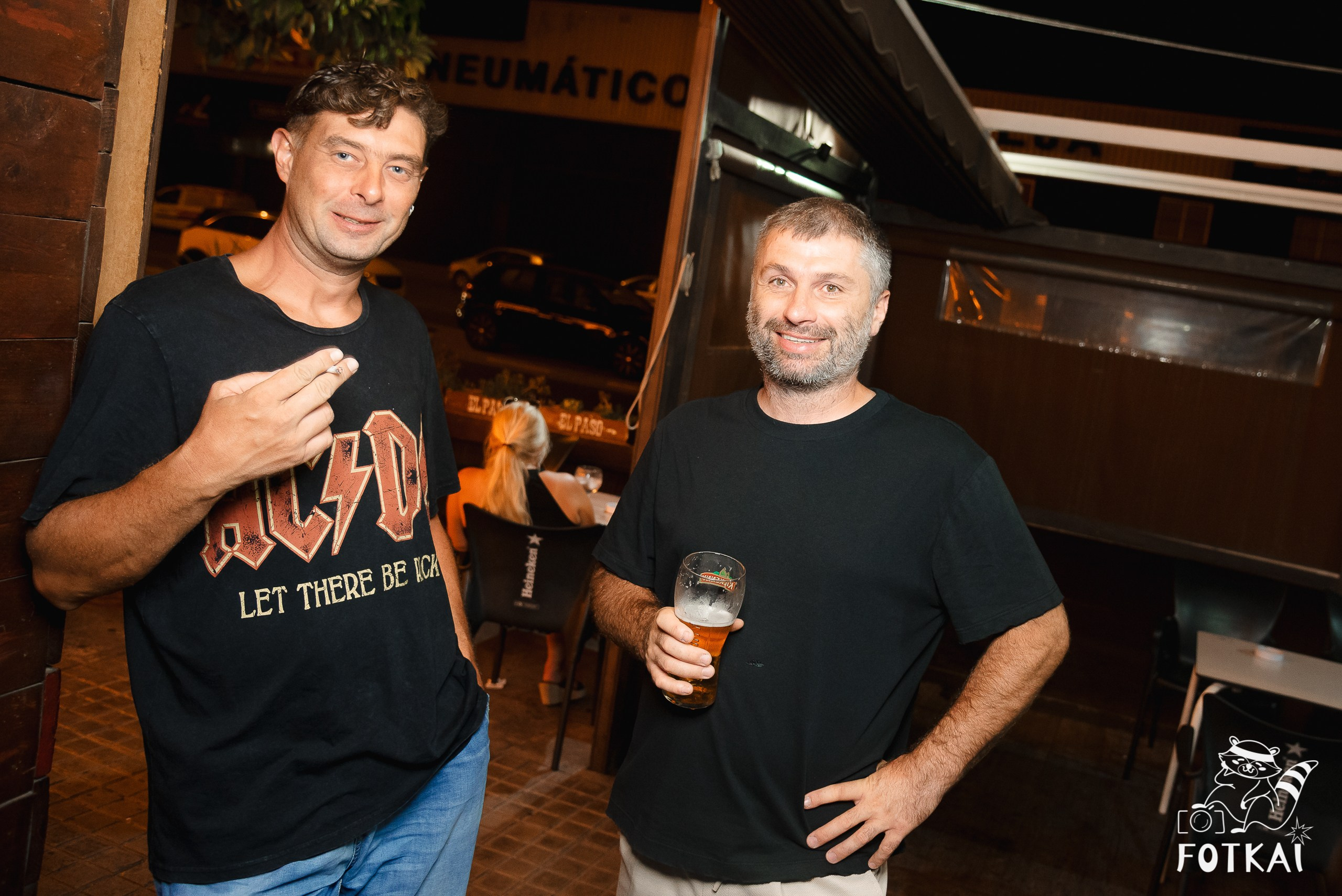 Reportaje fotográfico de FOTKAI | Get Back en El Paso Bar | Torrevieja, España, 12 de julio de 2025