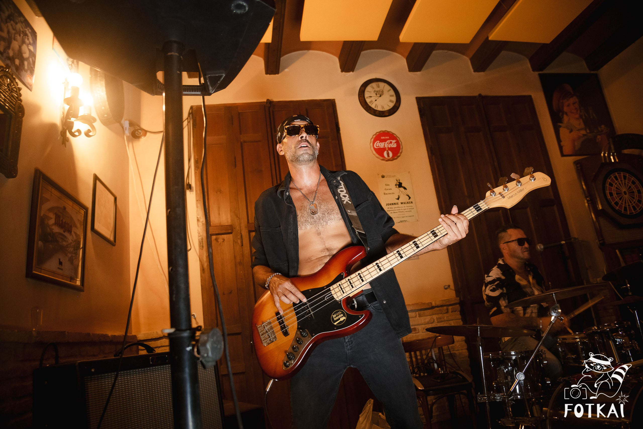 Stones of the Coast en Café Aljibe Rojales: Reportaje fotográfico 30.08.25 | FOTKAI