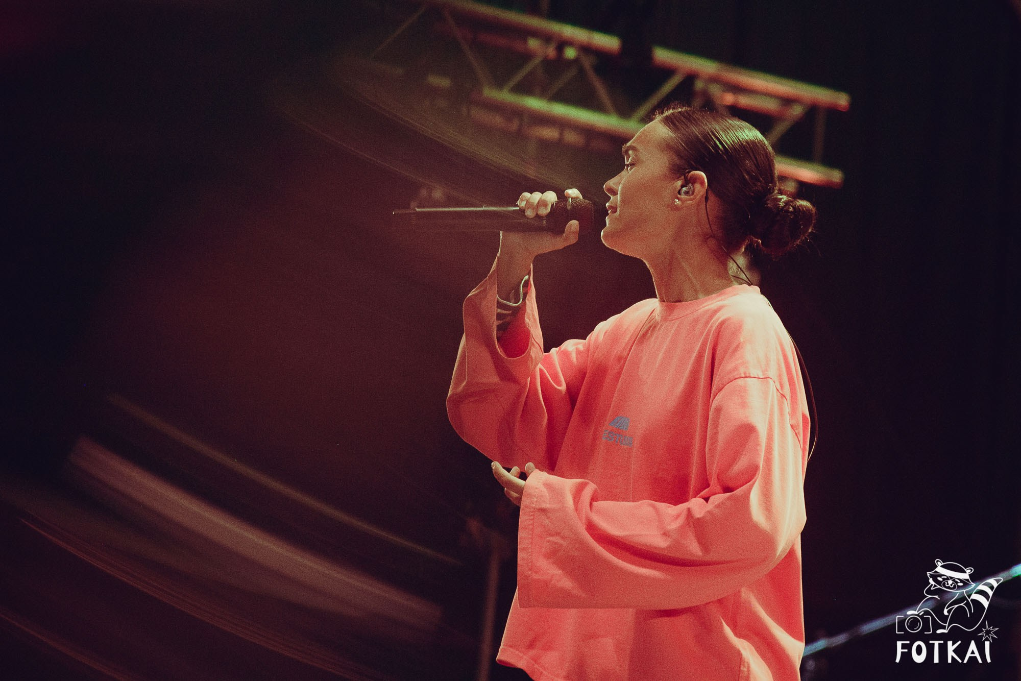 Marta Santos — Fotos del concierto en Alicante 2026: pop flamenco en El Muelle Live | FOTKAI