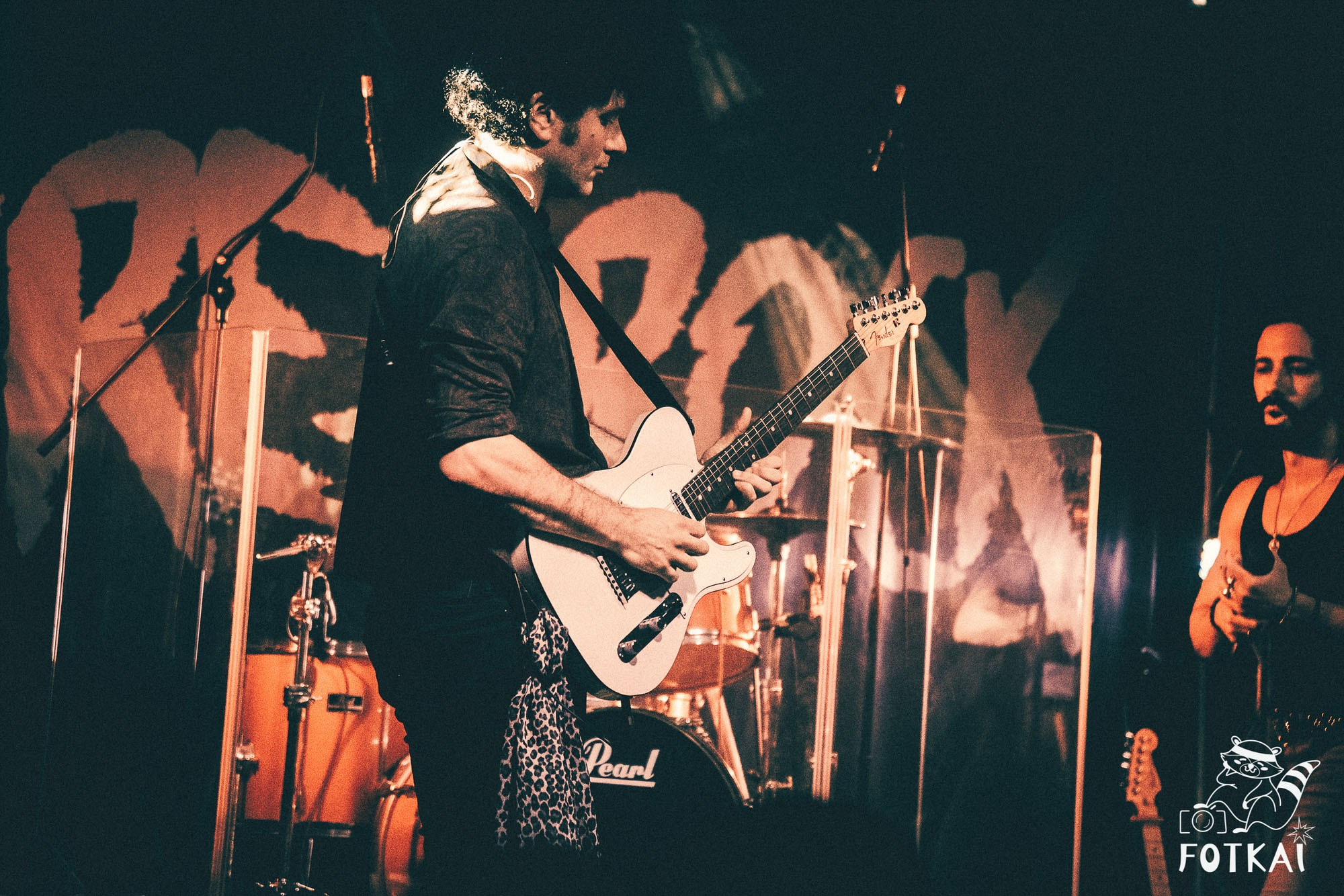 DENISDENIS — reportaje fotográfico del concierto en la Sala Marearock (Alicante) | FOTKAI