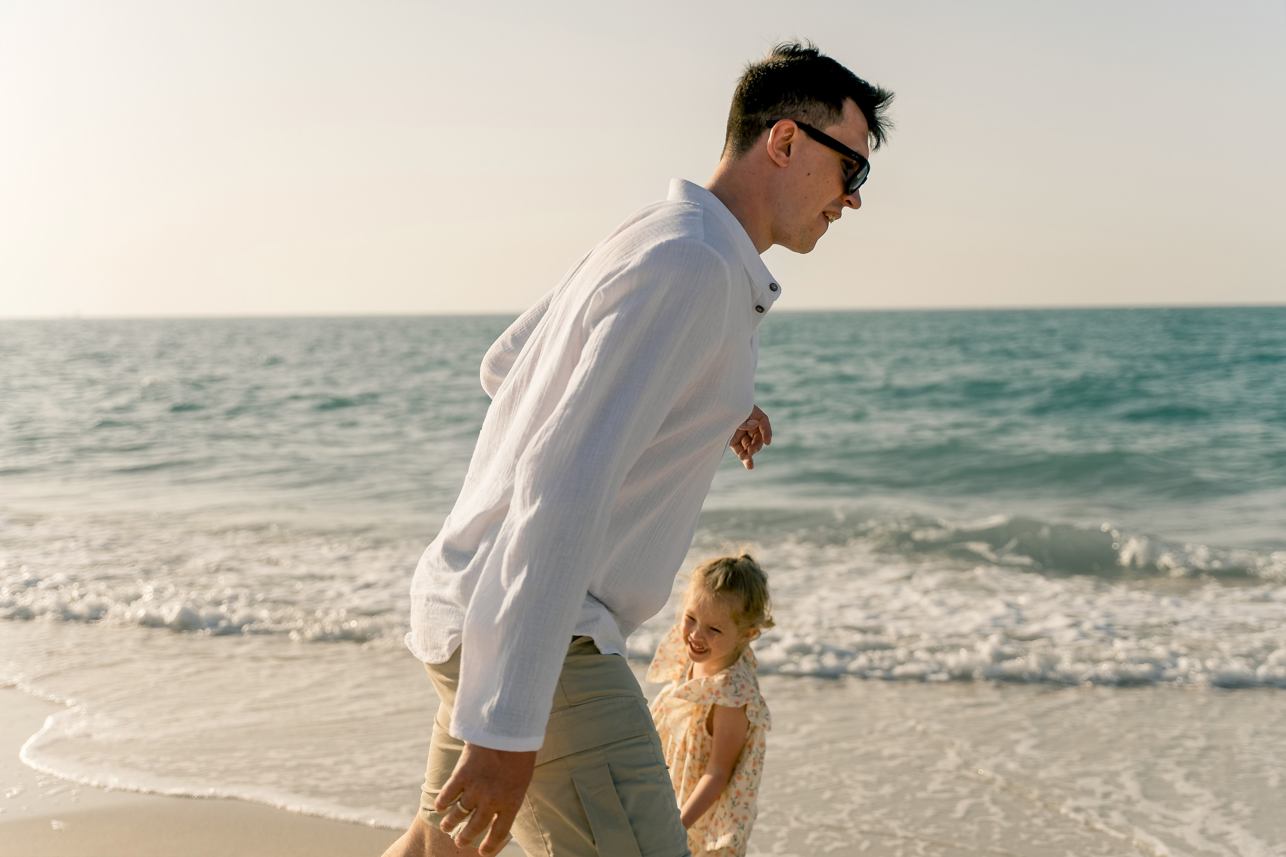 Фотосессия на пляже Саадият — идеальное сочетание природы и стиля. Фотограф в Абу Даби Марина