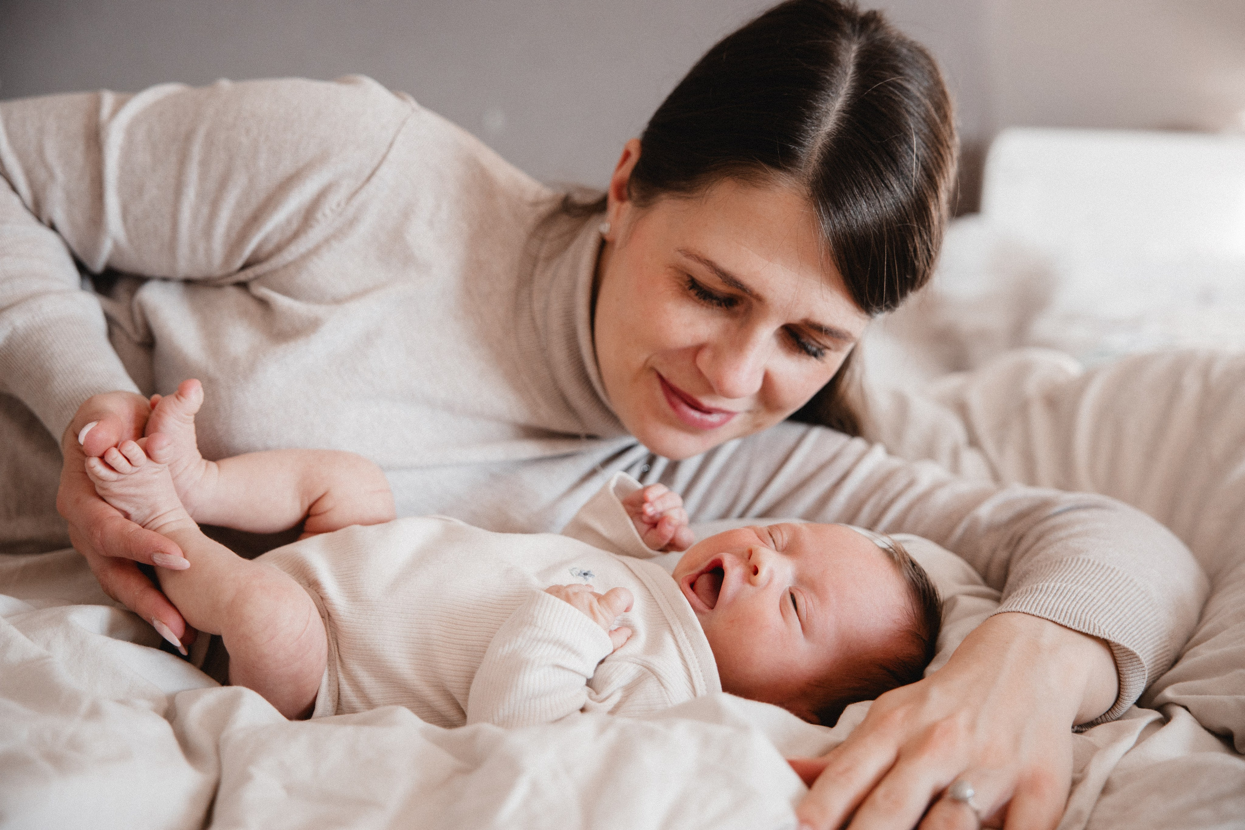 Neugeborenenfotos Zuhause. Hochzeitsfotografie |Hochzeitsfotograf Bochum | Hochzeitsfotograf Dortmund | Hochzeitsfotograf Essen | Hochzeitsfotograf Ruhrgebiet