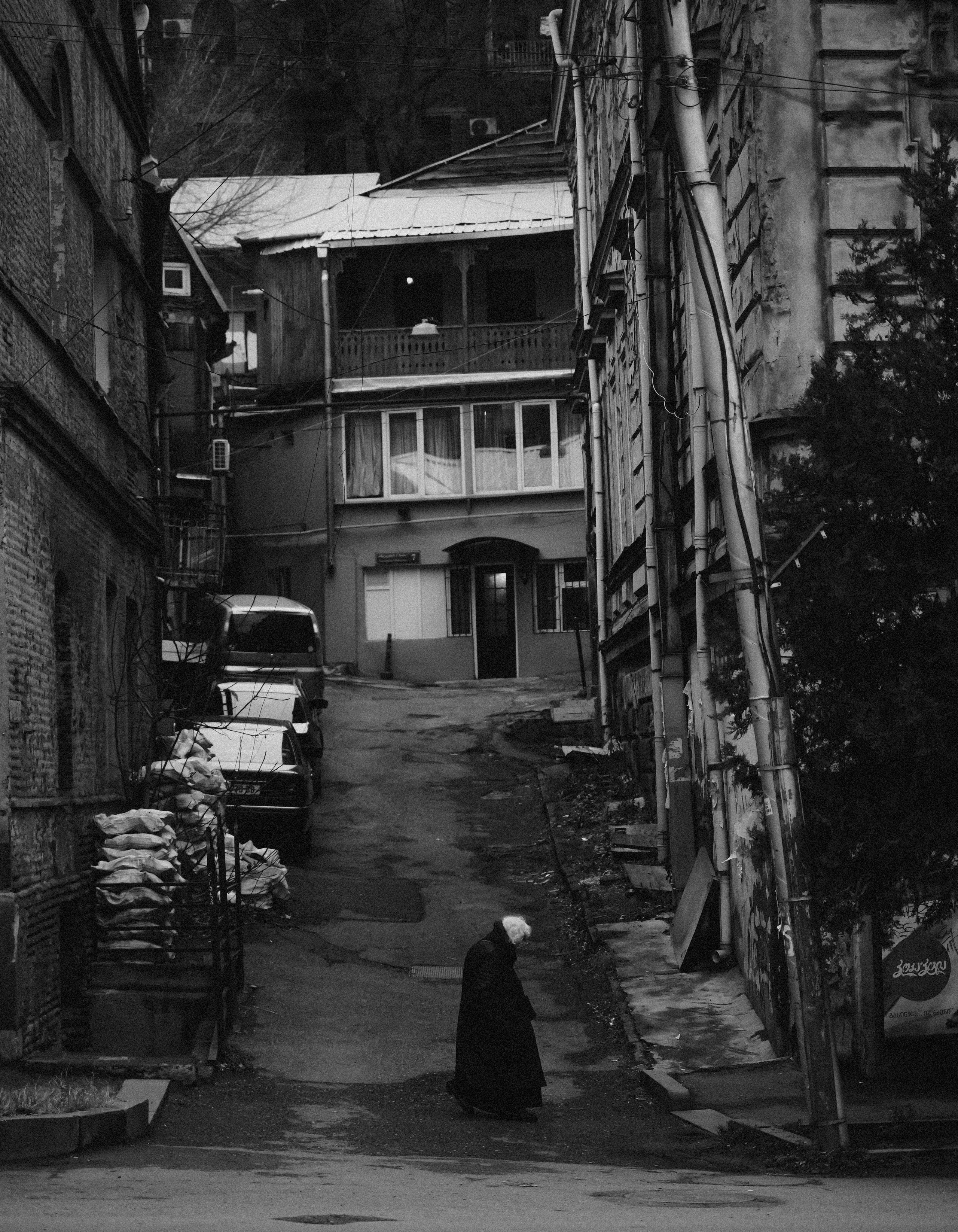 ТБИЛИСИ 2023-2024. Стрит-фотография, полная абсурда, идиотизма и красоты