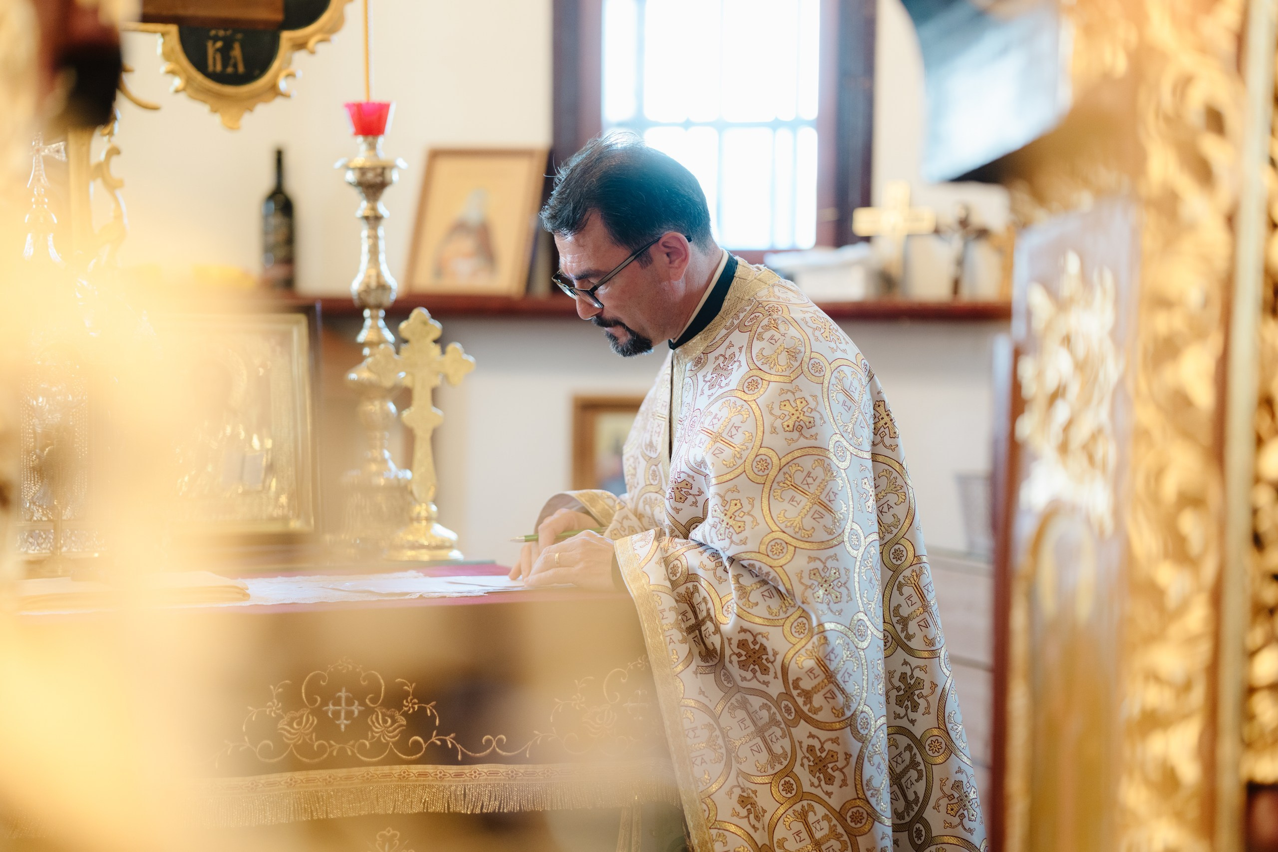 * fotograf stare civilă Siret* fotograf Bucovina* fotograf nuntă Suceava* fotograf Iași Botoșani* stare civilă tradițională* ie românească nuntă* AlinoFotoStudio* fotograf Andrei și Andreea- Alin Chirilă fotograf – stare civilă Siret, Suceava, Andrei și Andreea în ie tradițională, poveste spusă prin fotografiefotograf stare civilă Siret Suceava Alin Chirilă – miri îmbrăcați în costum tradițional bucovineanAlin Chirilă fotograf nuntă Siret Suceava – stare civilă autentică în Bucovina, emoții realefotograf Siret Suceava Alin Chirilă – Andrei și Andreea la starea civilă în ie tradiționalăstare civilă Siret fotograf Alin Chirilă – cadre naturale cu miri în costum popular din Bucovinafotograf nuntă Siret Suceava Alin Chirilă – povestitor prin fotografie, moment emoționant la starea civilăAlin Chirilă fotograf stare civilă Siret – iubire autentică surprinsă în stil documentarfotograf Bucovina Siret Alin Chirilă – stare civilă în ie tradițională, cadre pline de emoțieAlin Chirilă fotograf Suceava – Andrei și Andreea spun DA la starea civilă în Siretfotograf stare civilă Suceava Siret Alin Chirilă – poveste de iubire în stil tradițional românesc - Alin Chirilă fotograf profesionist, AlinoFotoStudio, fotograf evenimente Siret, Suceava County, Iași, Bacău County, Botoșani, Neamț County, fotograf nunți, botezuri, cununii civile, portrete și momente autentice surprinse elegant.- Alin Chirilă surprinde momente elegante de nuntă și evenimente speciale prin AlinoFotoStudio, fotograf disponibil în Siret, Suceava County, Iași, Bacău County, Botoșani și Neamț County, specializat în nunți, botezuri și cununii civile. - Alin Chirilă fotograf profesionist, AlinoFotoStudio, fotograf nuntă și evenimente în Siret, Suceava, Iași, Bacău, Botoșani și Piatra Neamț, fotograf nunți, botezuri, cununie civilă, ședințe foto, trash the dress, logodnă, familie, portrete și fotografii autentice. - AlinoFotoStudio by Alin Chirilă, fotograf evenimente premium în Suceava County, Iași County, Bacău County, Botoșani County și Neamț County, fotograf de familie, fotograf ceremonii religioase, petreceri și momente emoționante. - Alin Chirilă fotograf, povestitor prin fotografie, servicii foto profesionale pentru mireasă, mire, pregătiri nuntă, biserică, restaurant, valsul mirilor, tradiții românești și amintiri de neuitat în Moldova.