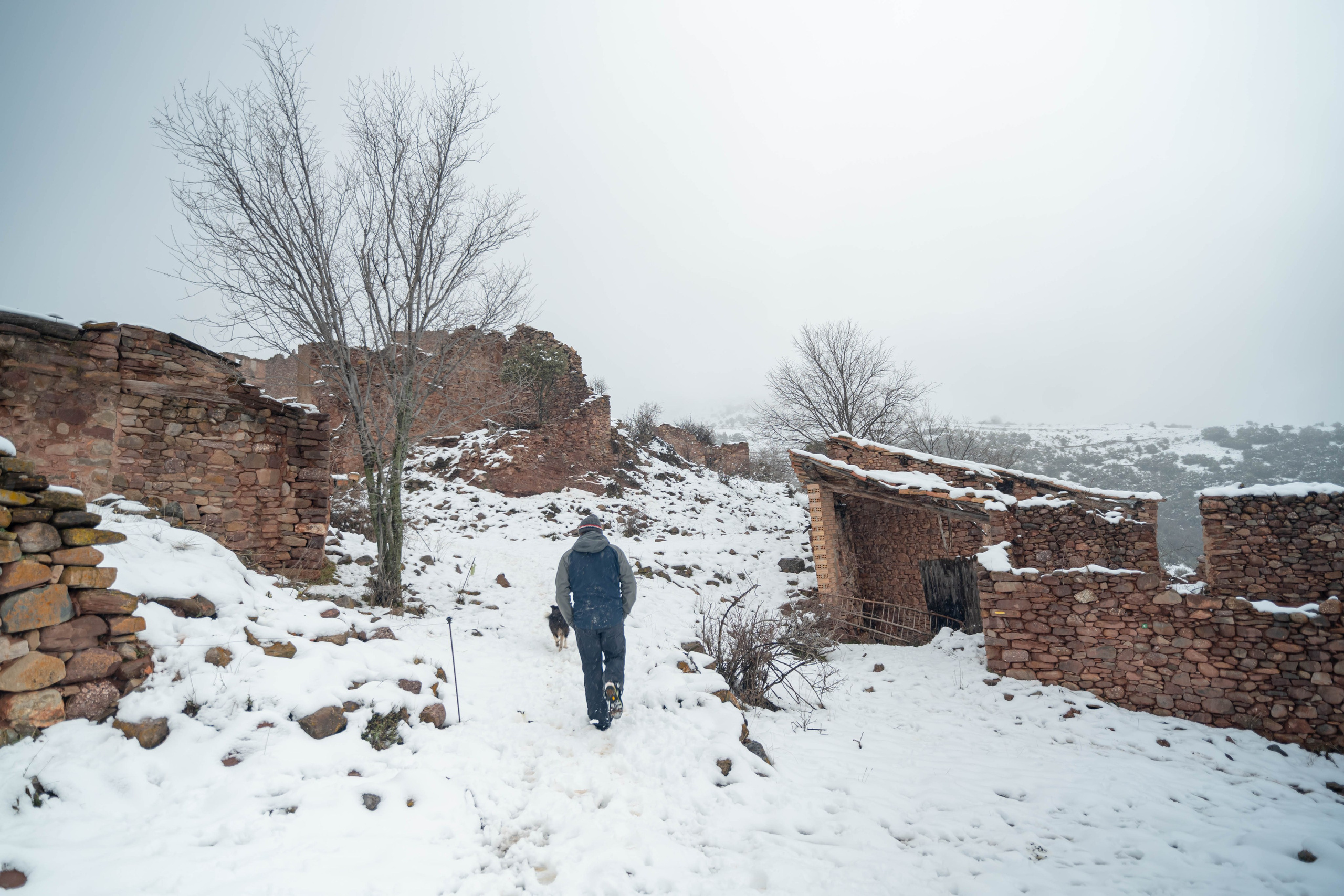 Pueblo abandonado de Montsor nevado. Alba del Norte Studio