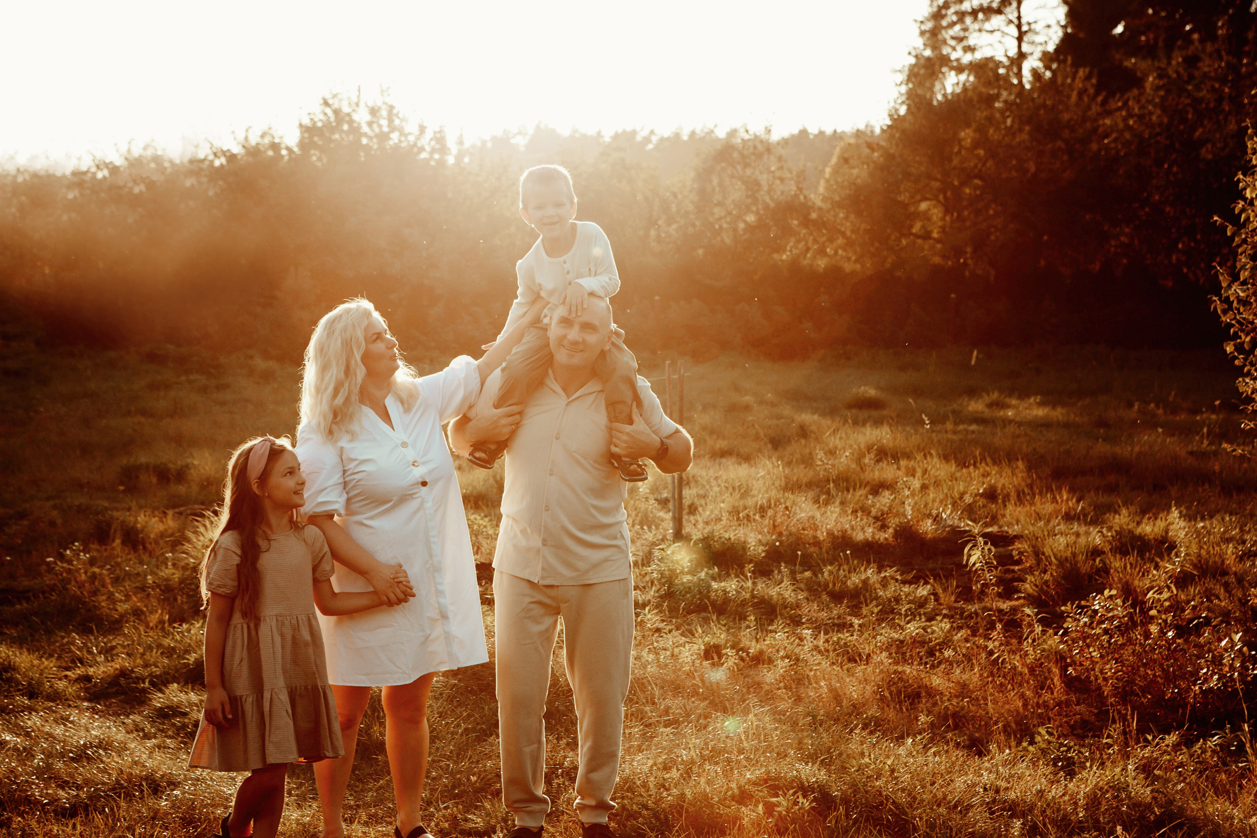 Alina/Andzej/Veronika/Oskar. Wedding and family photographer in Lithuania — Yvanessa Gelvano