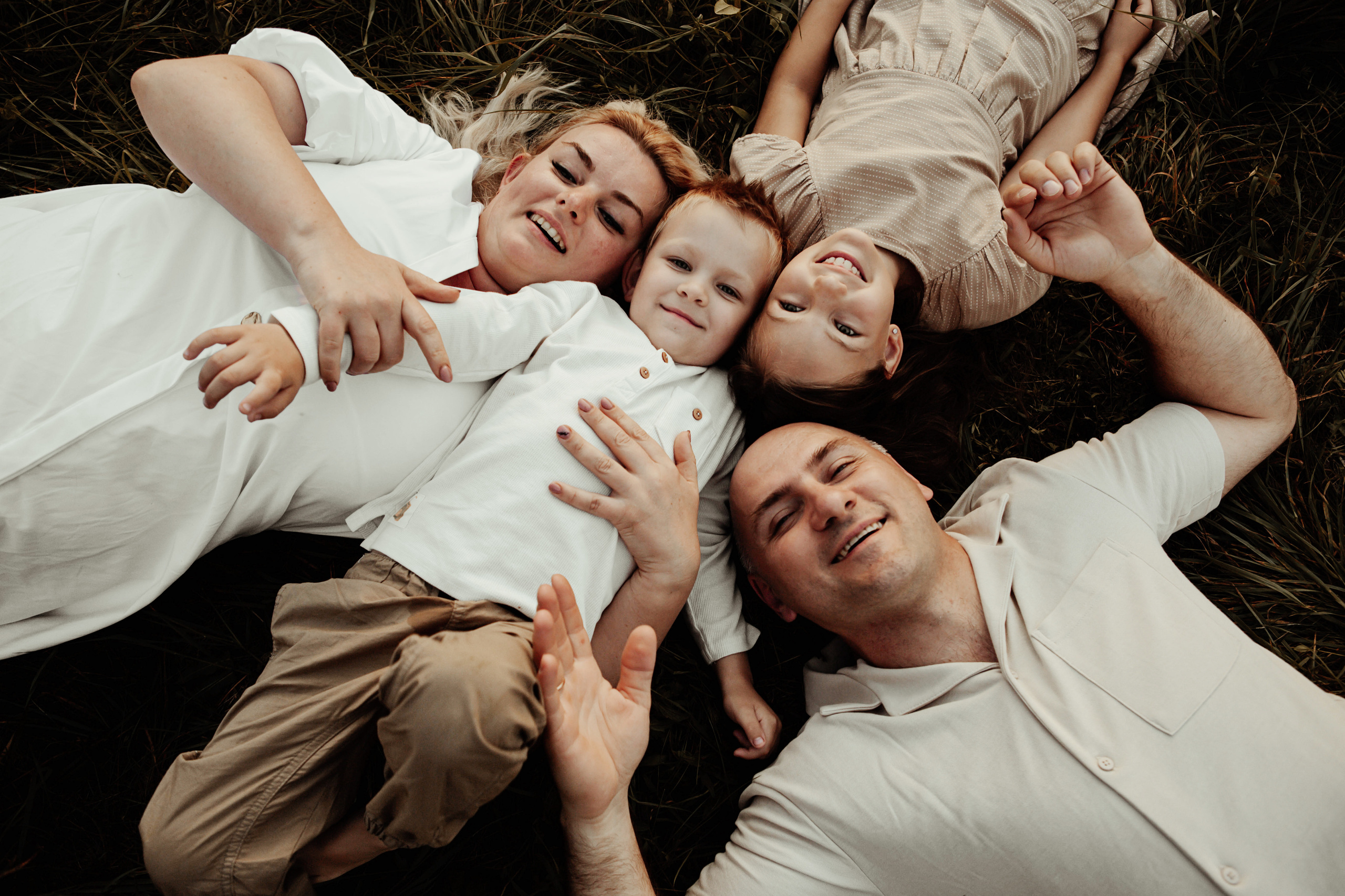 Alina/Andzej/Veronika/Oskar. Wedding and family photographer in Lithuania — Yvanessa Gelvano