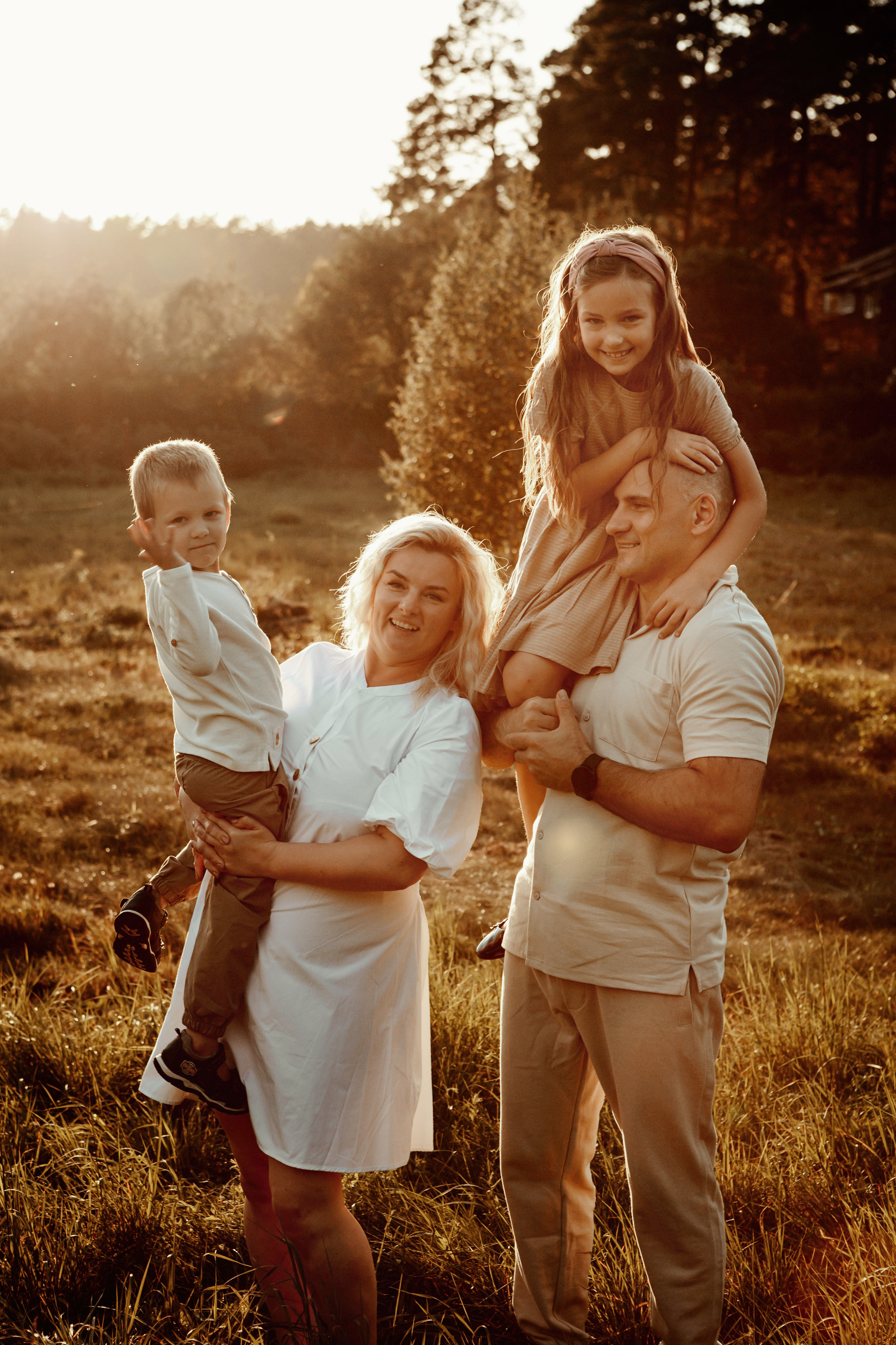 Alina/Andzej/Veronika/Oskar. Wedding and family photographer in Lithuania — Yvanessa Gelvano