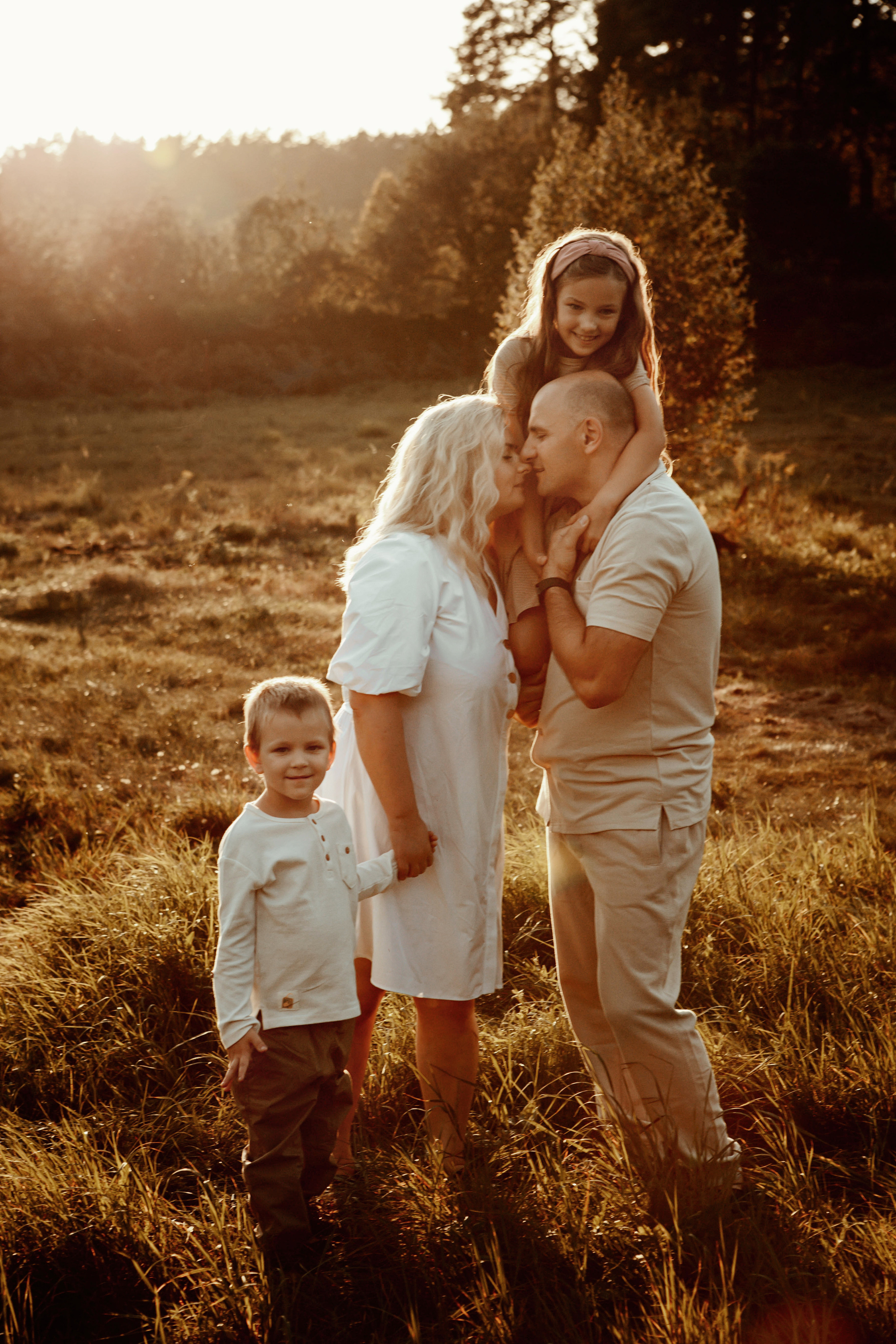 Alina/Andzej/Veronika/Oskar. Wedding and family photographer in Lithuania — Yvanessa Gelvano