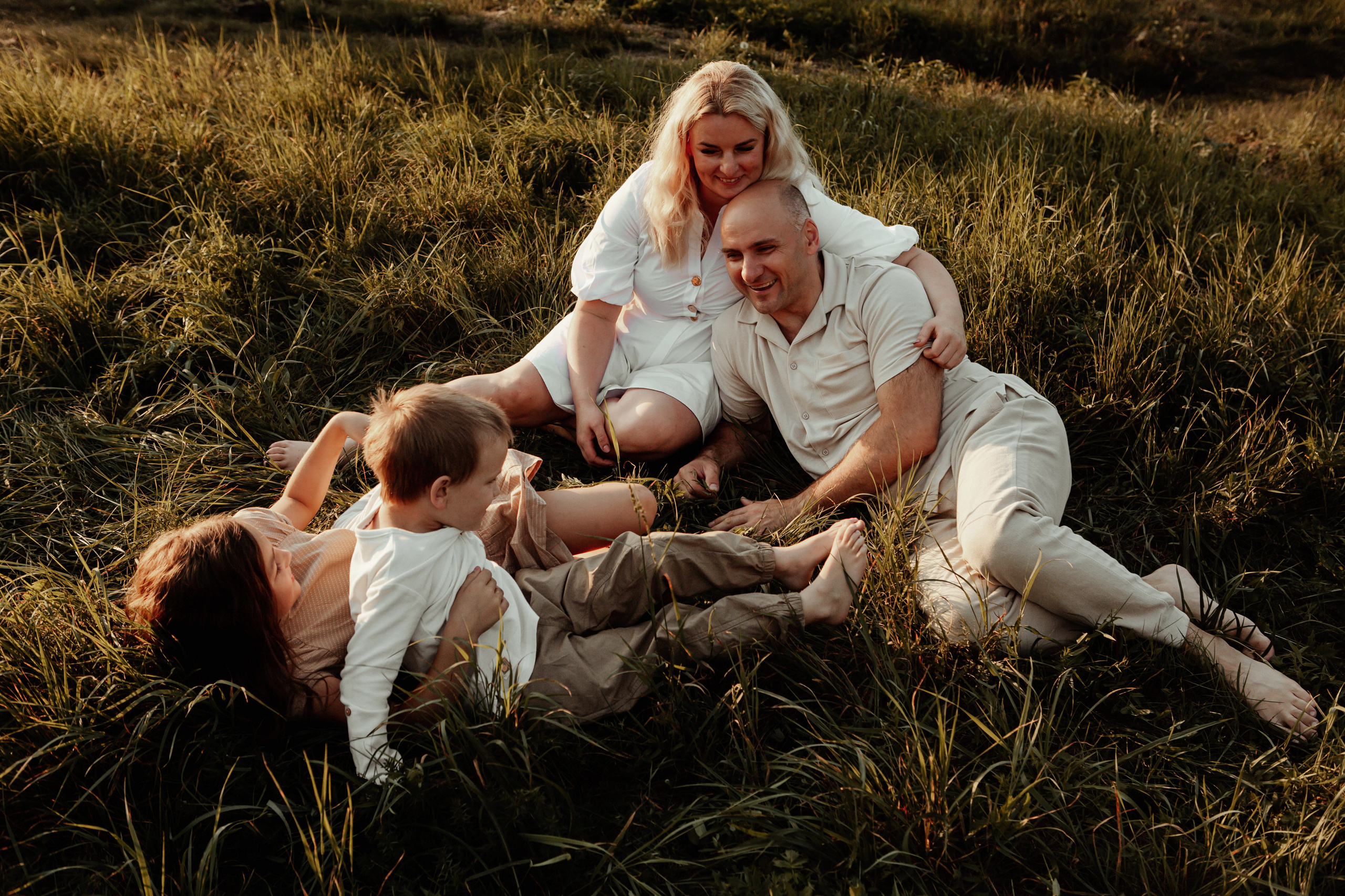 Alina/Andzej/Veronika/Oskar. Wedding and family photographer in Lithuania — Yvanessa Gelvano