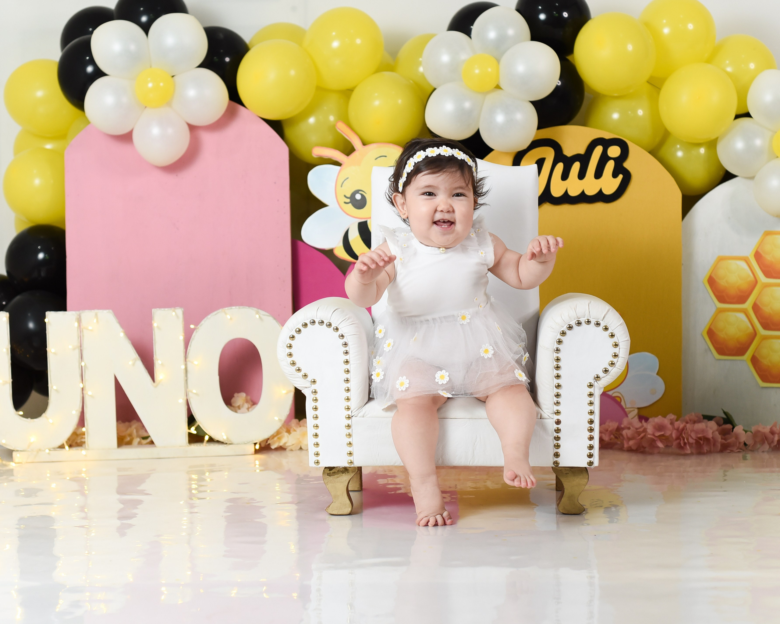 Sesión 1er añito de Juli. Temática: Abejita de Plim Plim +  Mini Sesión Navideña. Fotografo de casamiento en misiones y fotógrafo de familia  Posadas