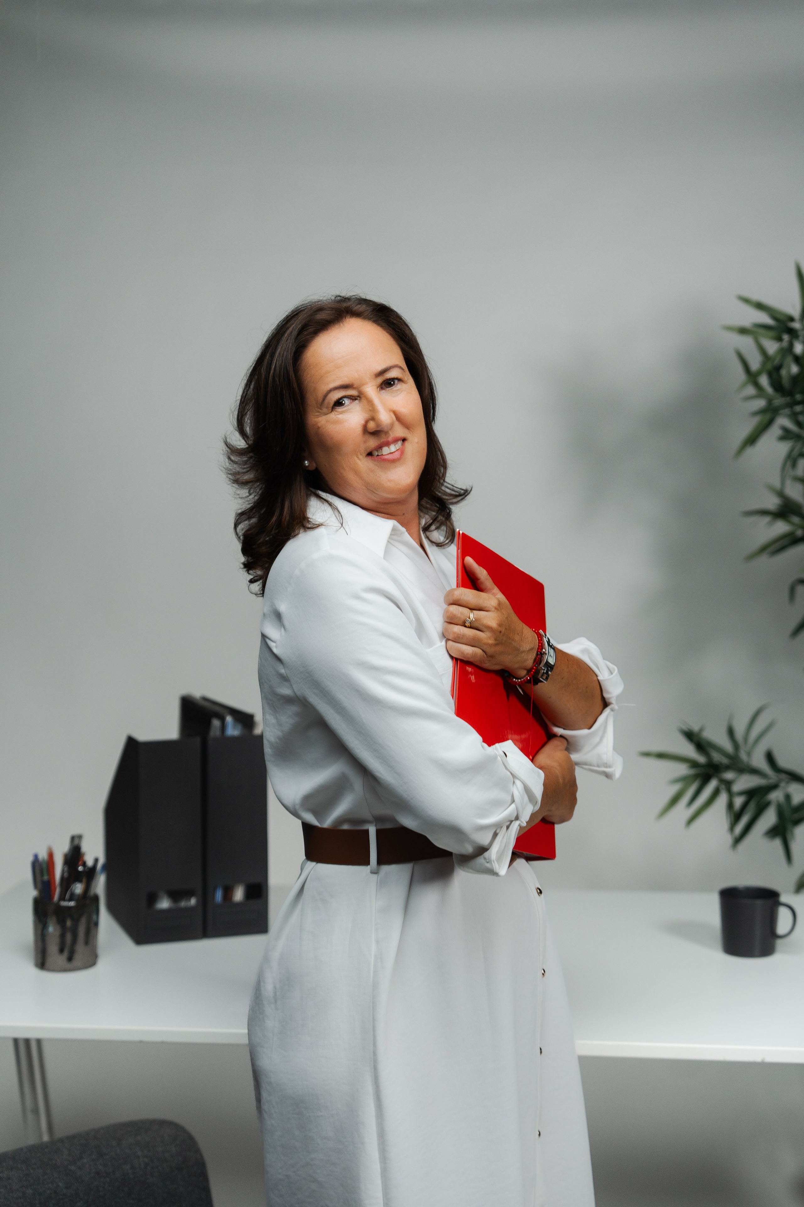 Business content. Tania Bonnet | Professional photographer in Tenerife — Flying dress sessions