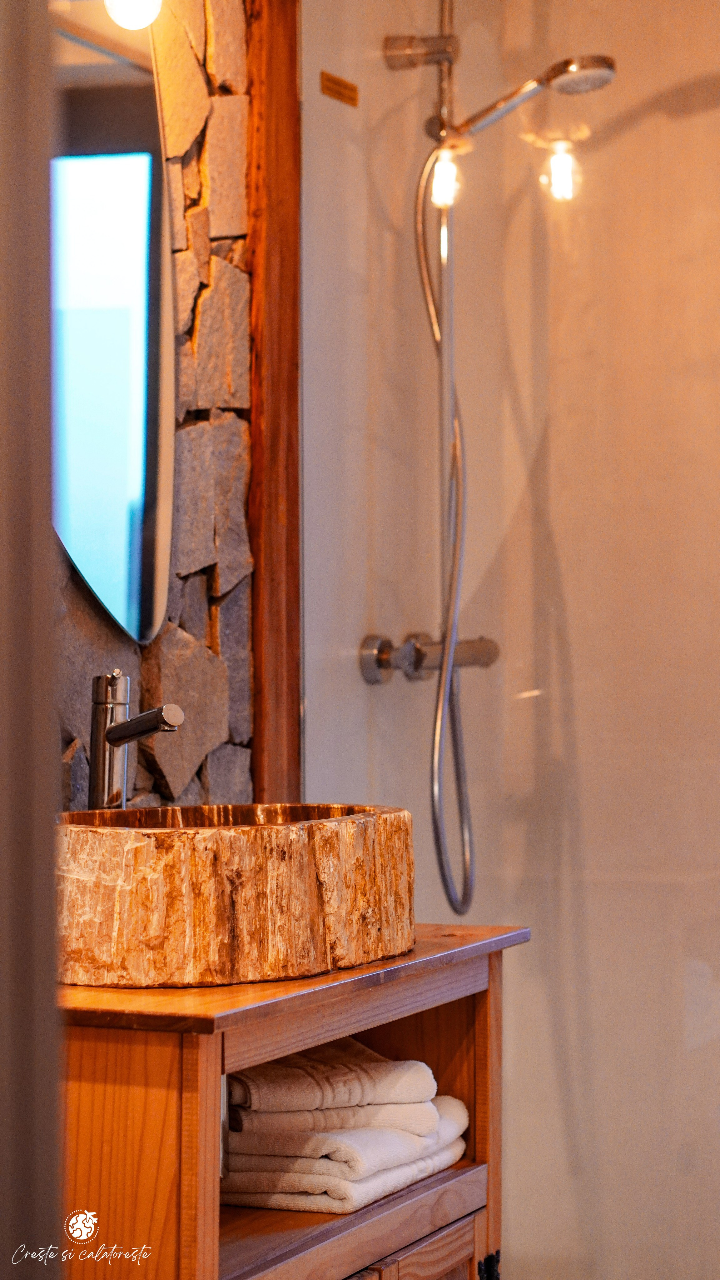 Bransilvania. Creste si calatoreste