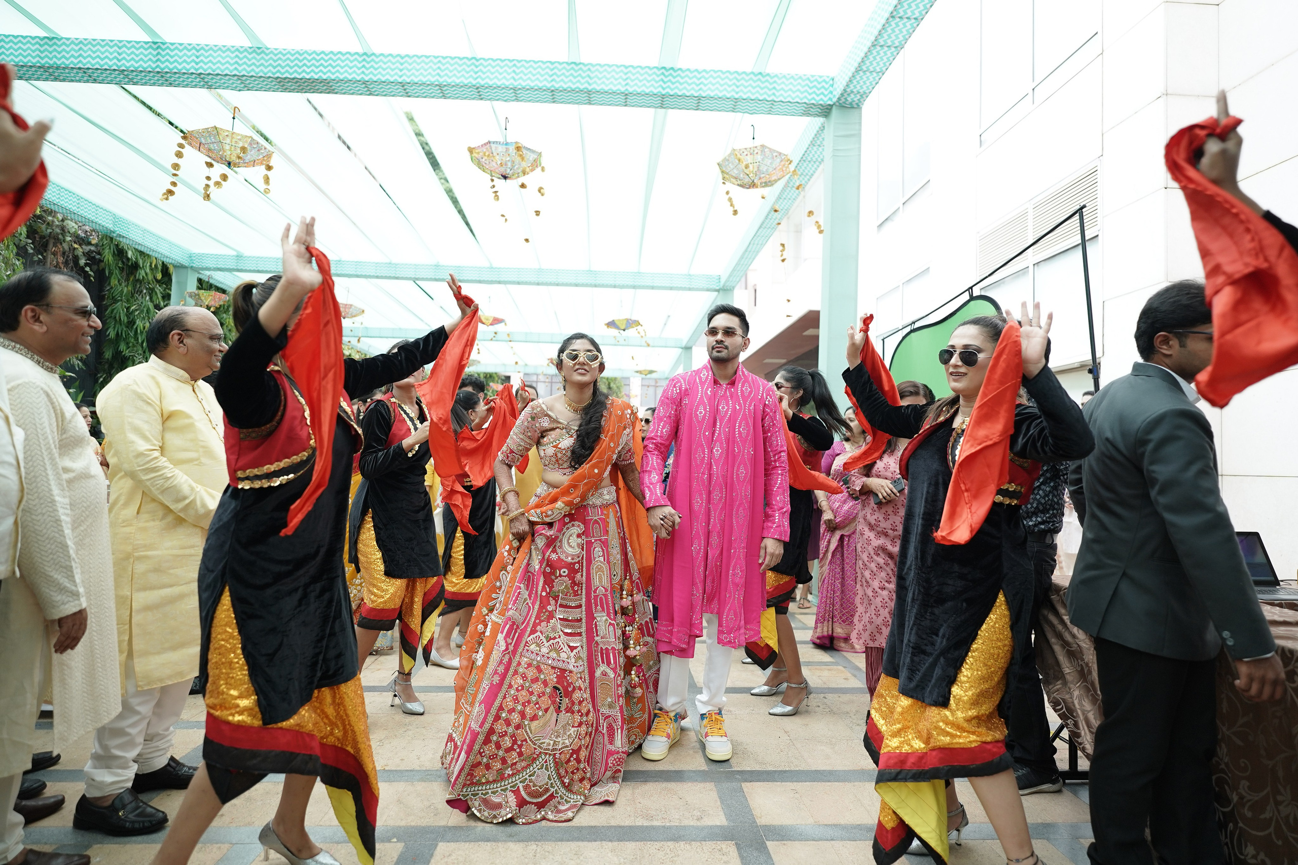 HALDI & MEHANDI. Wedding photographer Stalen Robert