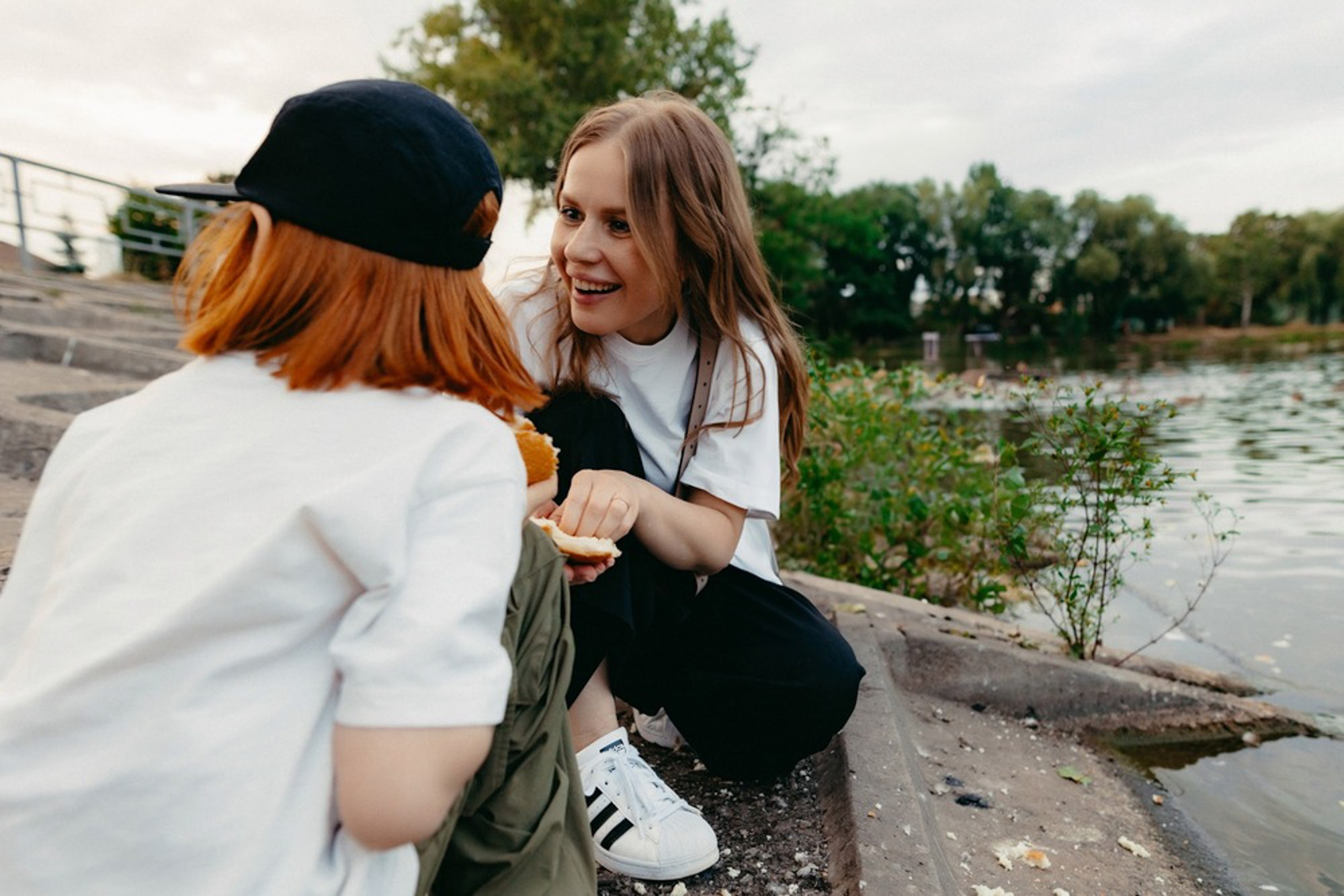 Сімейна фотосесія на вулиці літом. Photokostin.com