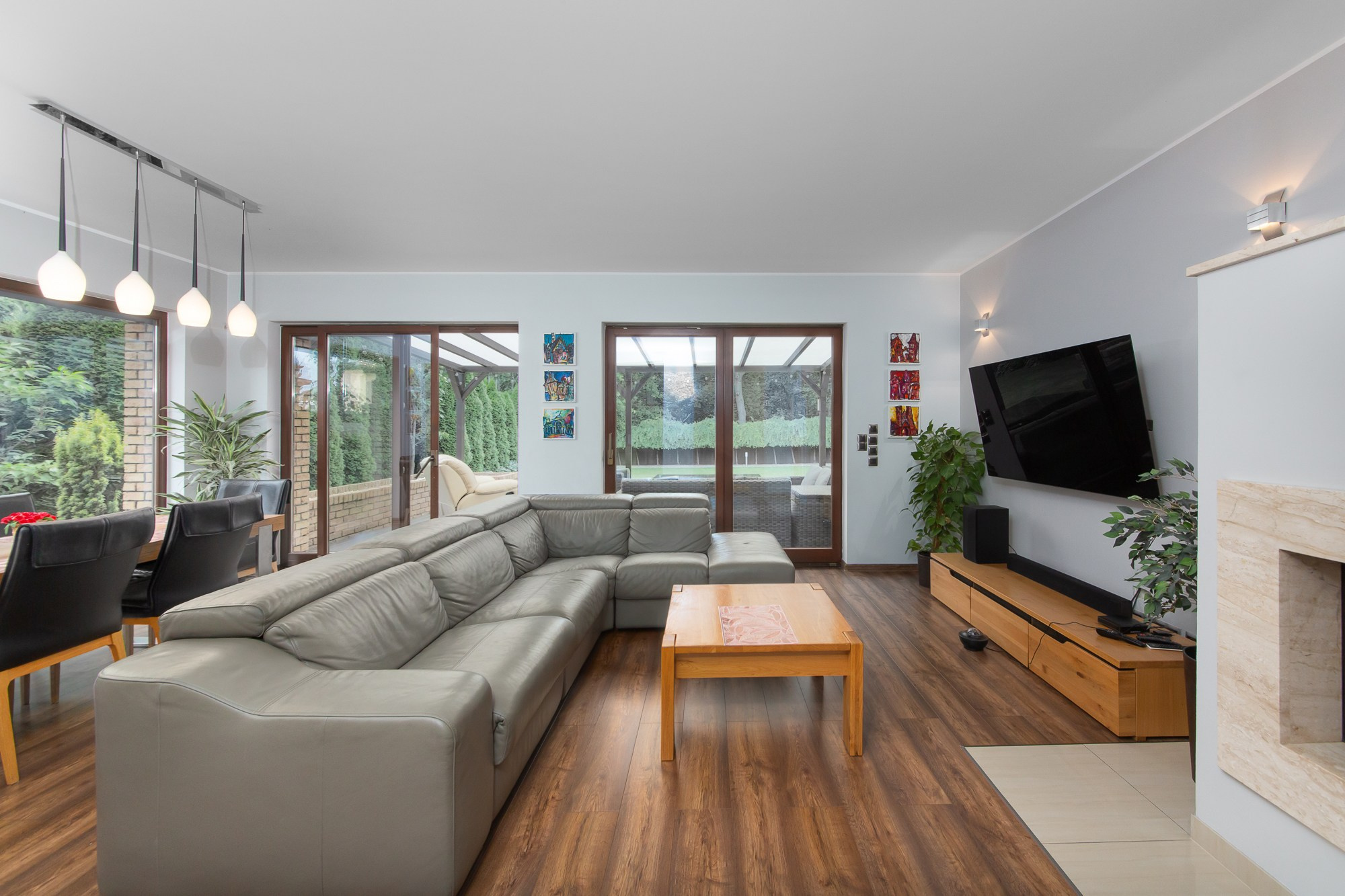 Fotografia nieruchomości, wnętrz, mieszkań, restauracji, biur i apartamentów. Wedding and portrait photographer in Poland Vitali Frozen