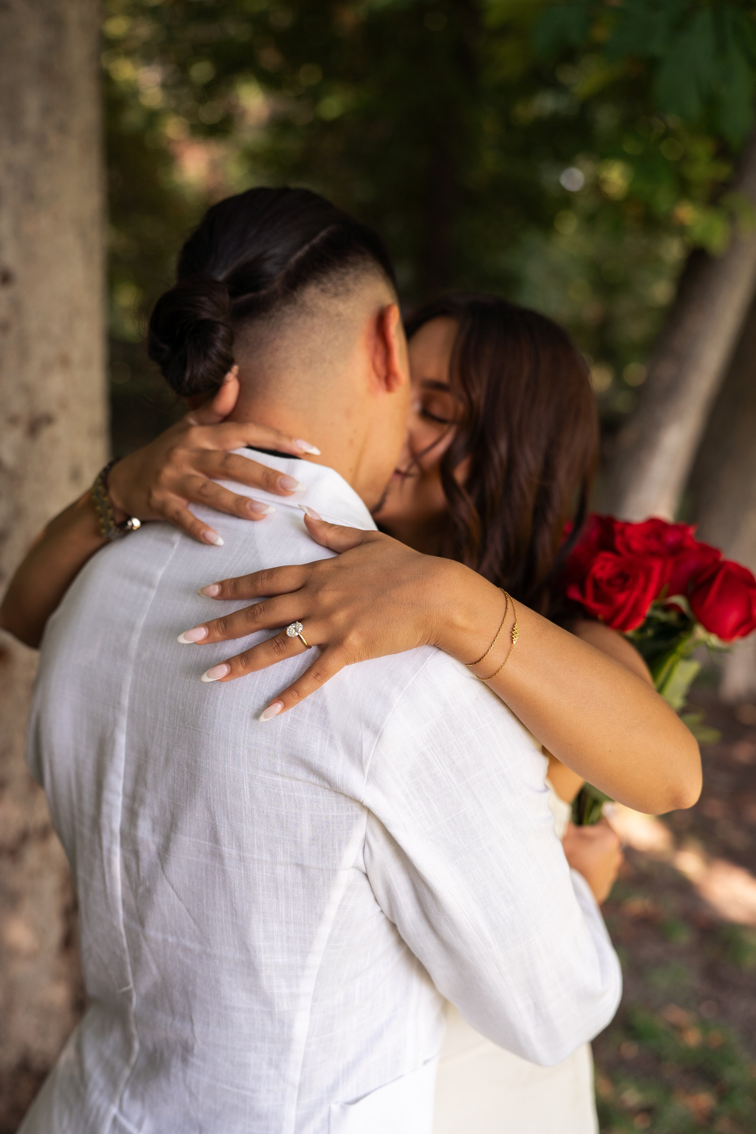 Romantic proposal in Retiro park. Photographer in Madrid, Spain. Alyona Belyaninova
