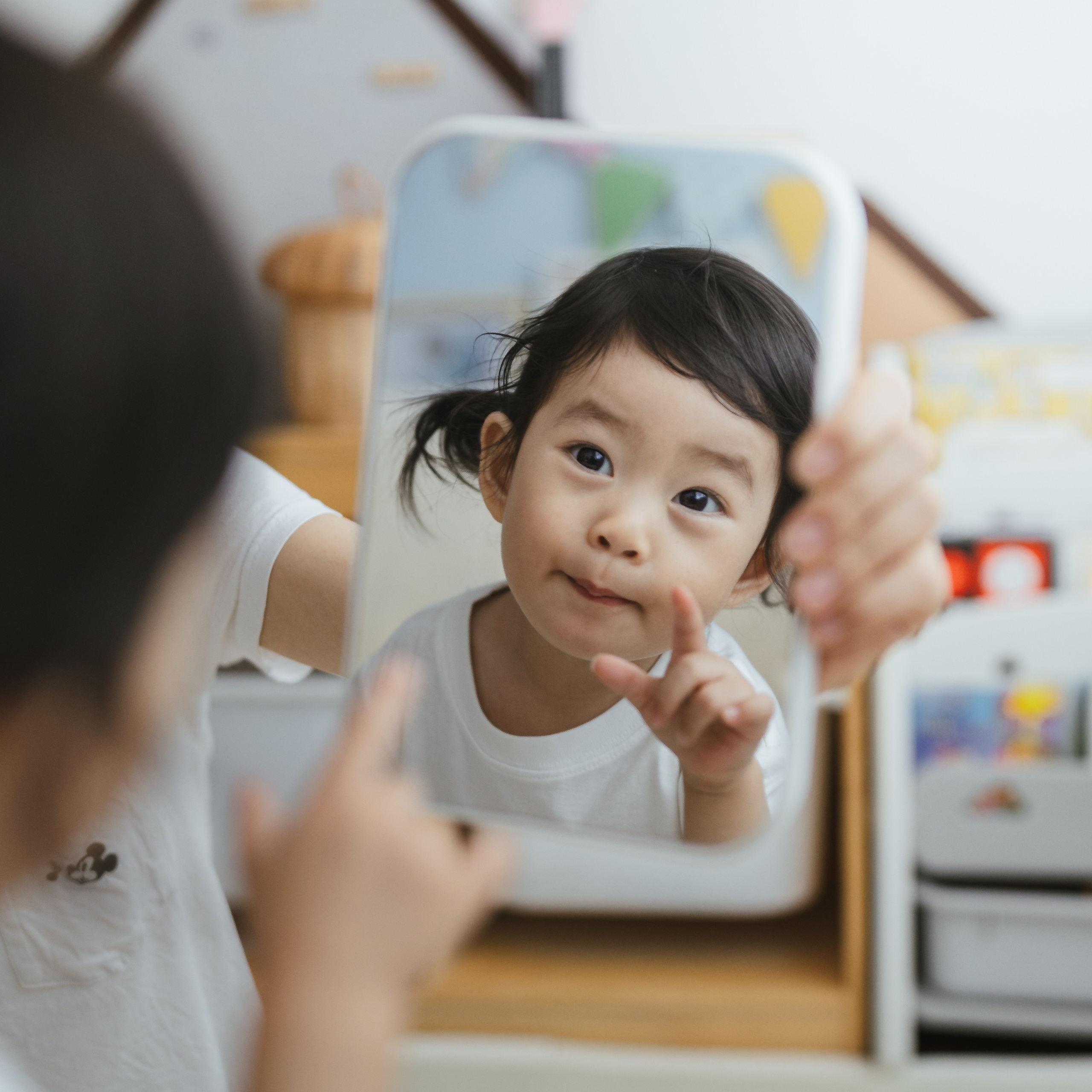 A photo shoot of an adorable 1.5-year-old girl. Shanghai Family Photographer Dora