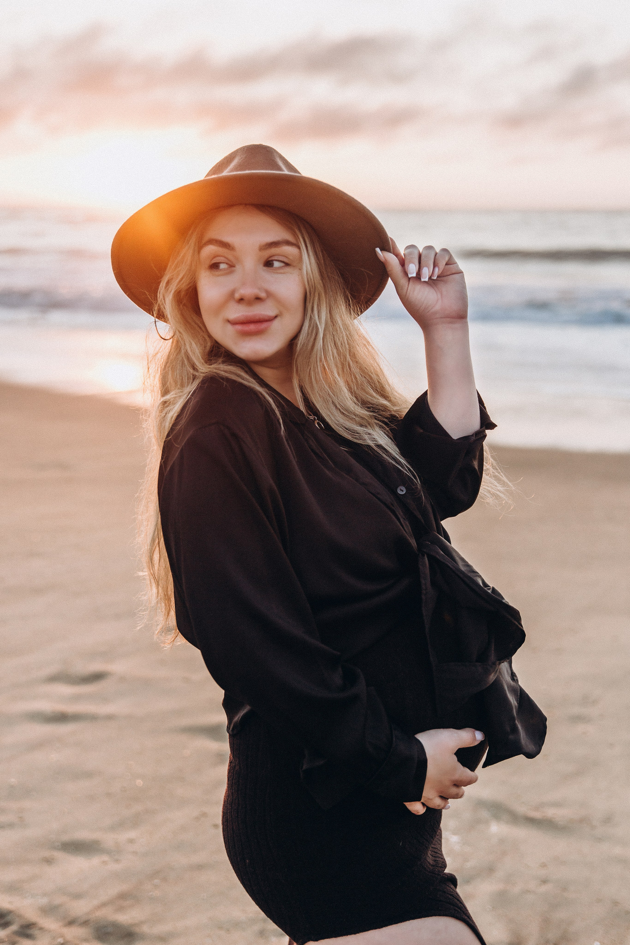 Romantic Couple Beach Photoshoot in Chile — Golden Hour Session. Photographer in Santiago, Chile Anna Almazova