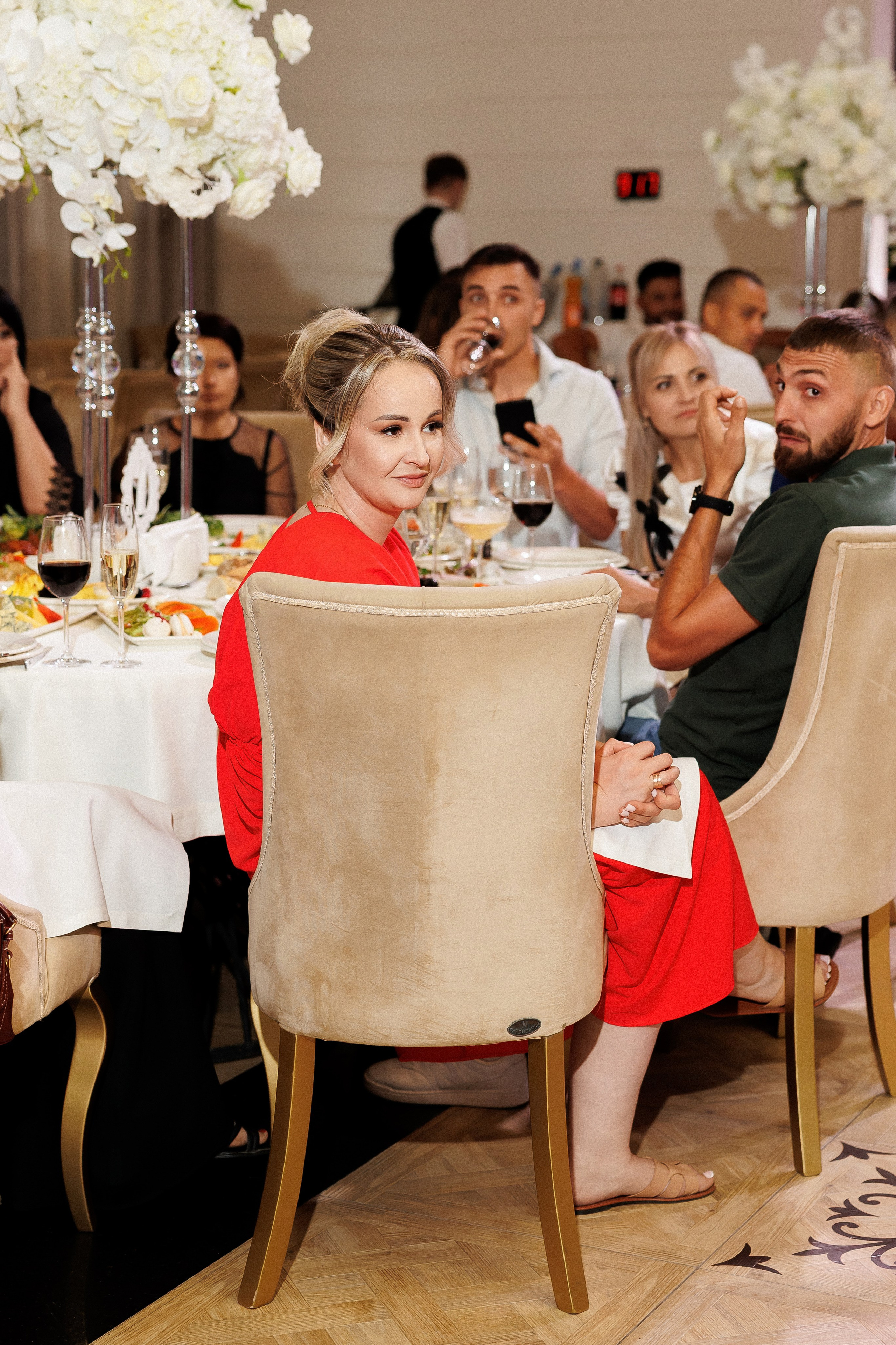 Eugen & Livia — Grand Elysee — Wedding Day. Servicii Foto și Video 067188353