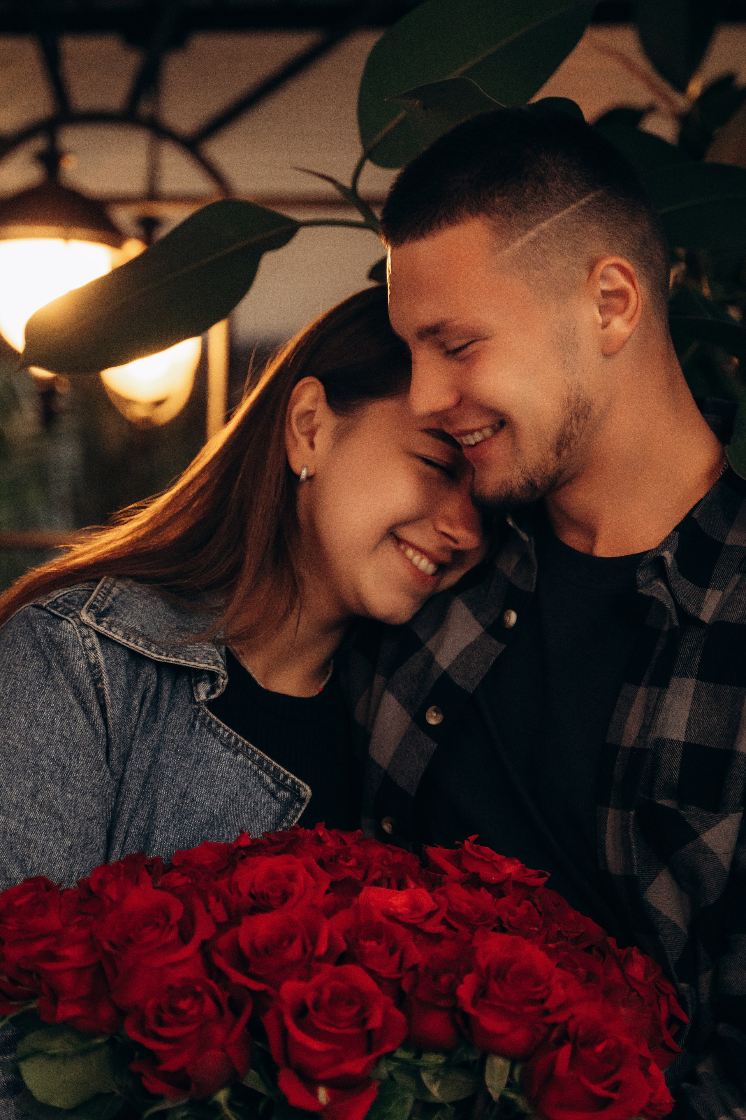 Sunset Embrace. Fotograf Katowice – sesje indywidualne, rodzinne, ślubne