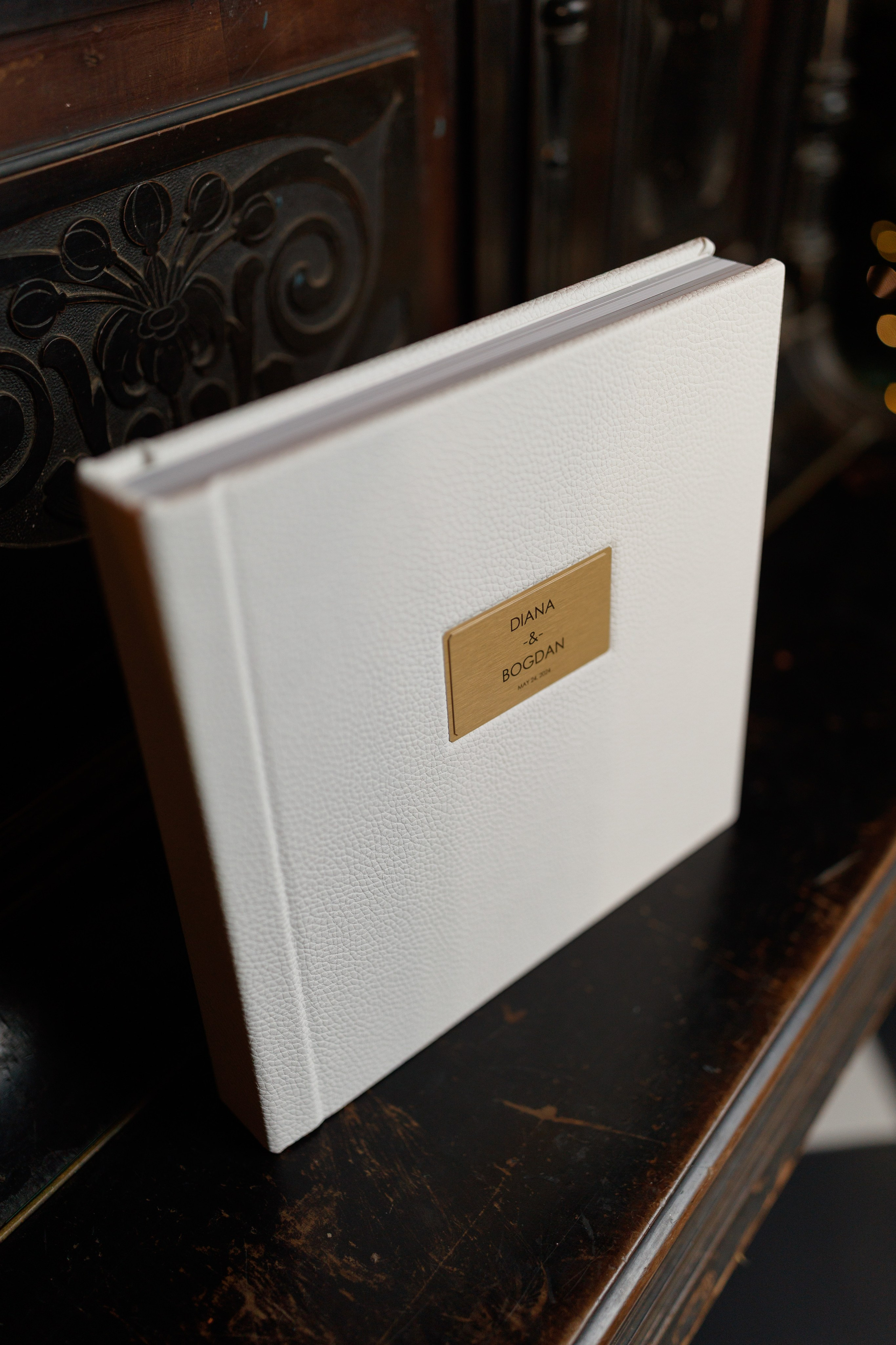 Albume de Nuntă cu Copertă din Eco-Piele Albă –  Eleganță, Lumină și Emoție. Scarlat Photography