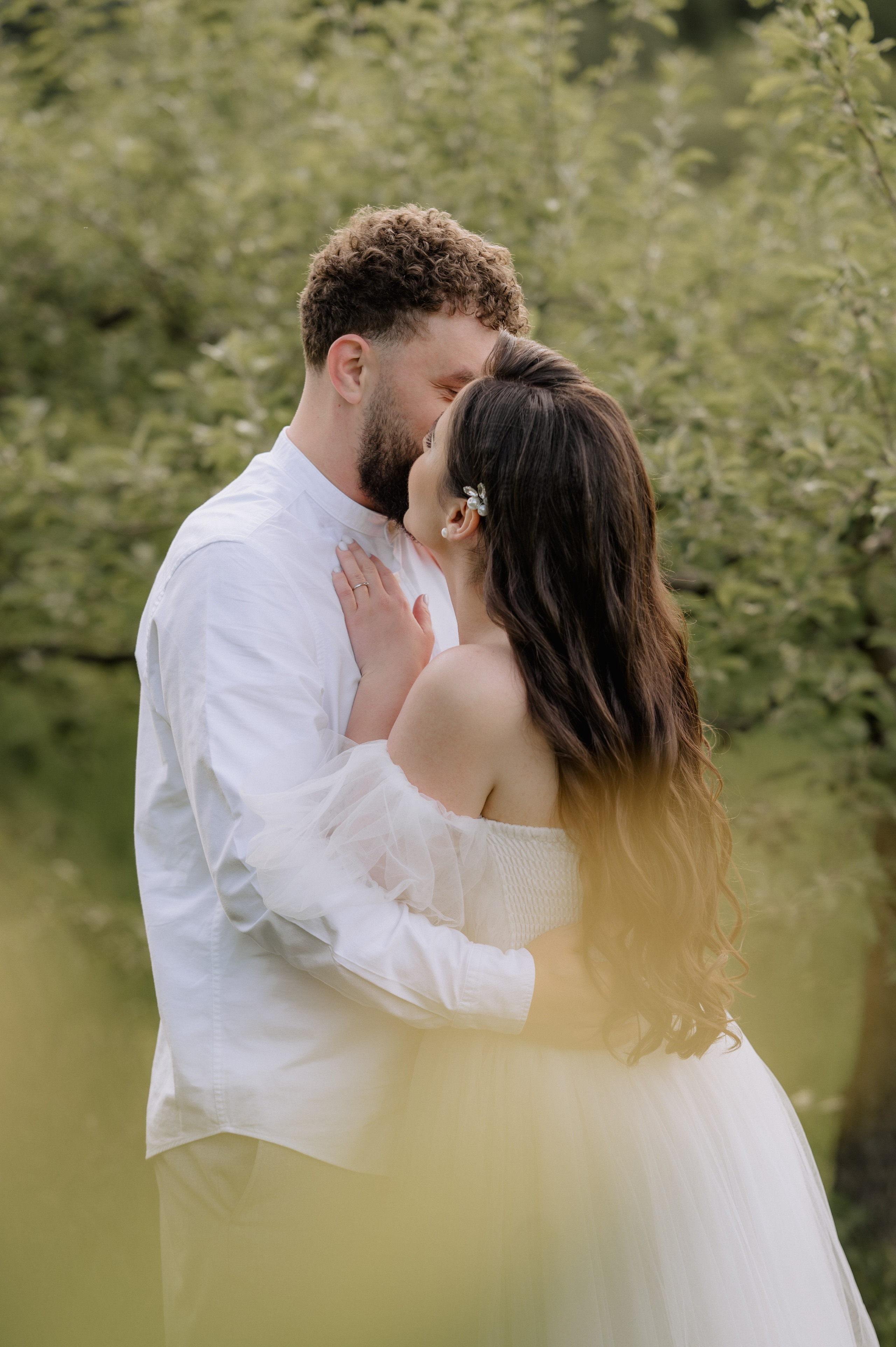 Magda + Andrei | Lovers in the garden. Proud Vision Weddings | Wedding Photography & Film — Servicii profesionale Foto Video Nunta Iasi