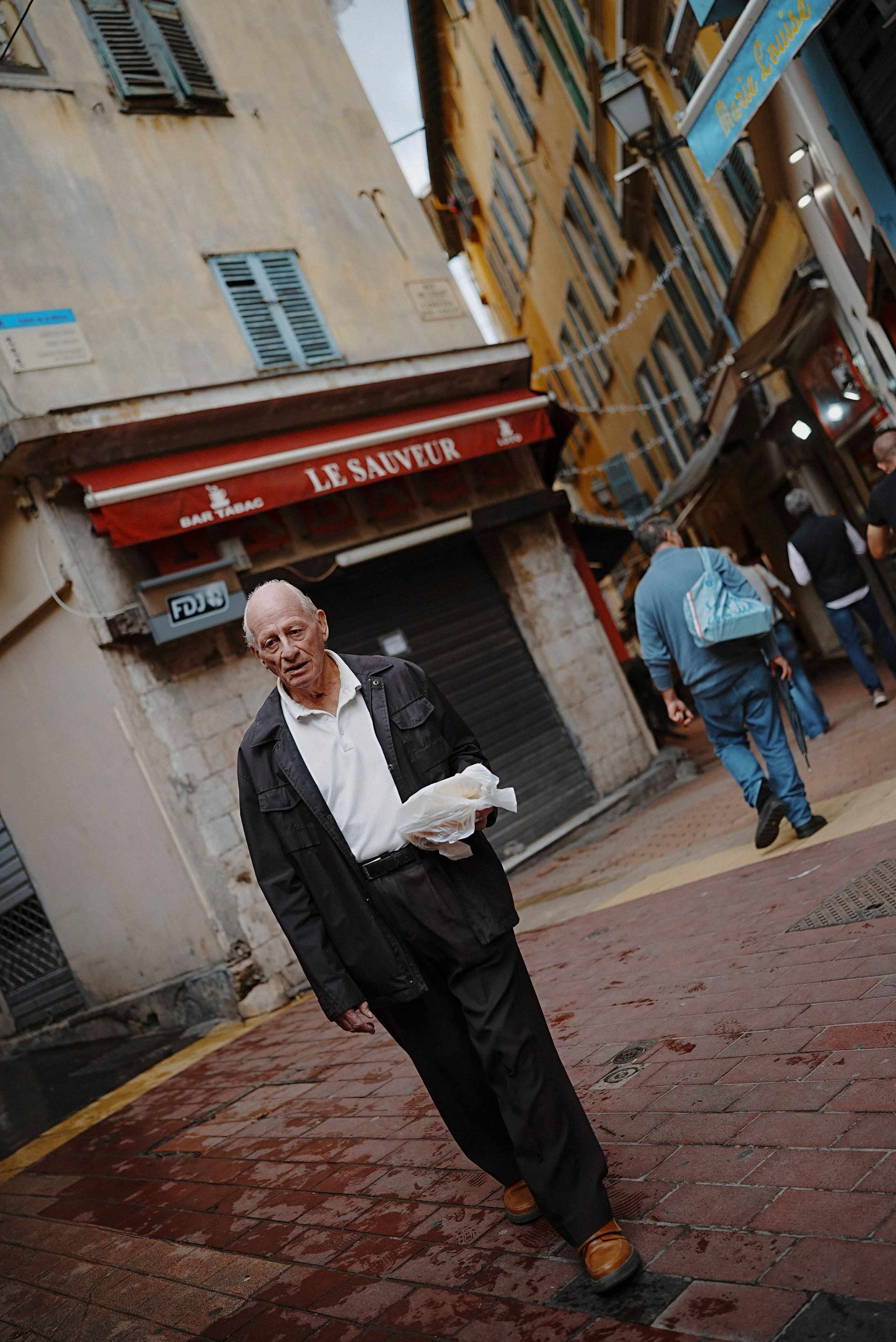 ЕВРОТУР. Стрит-фотография, полная абсурда, идиотизма и красоты