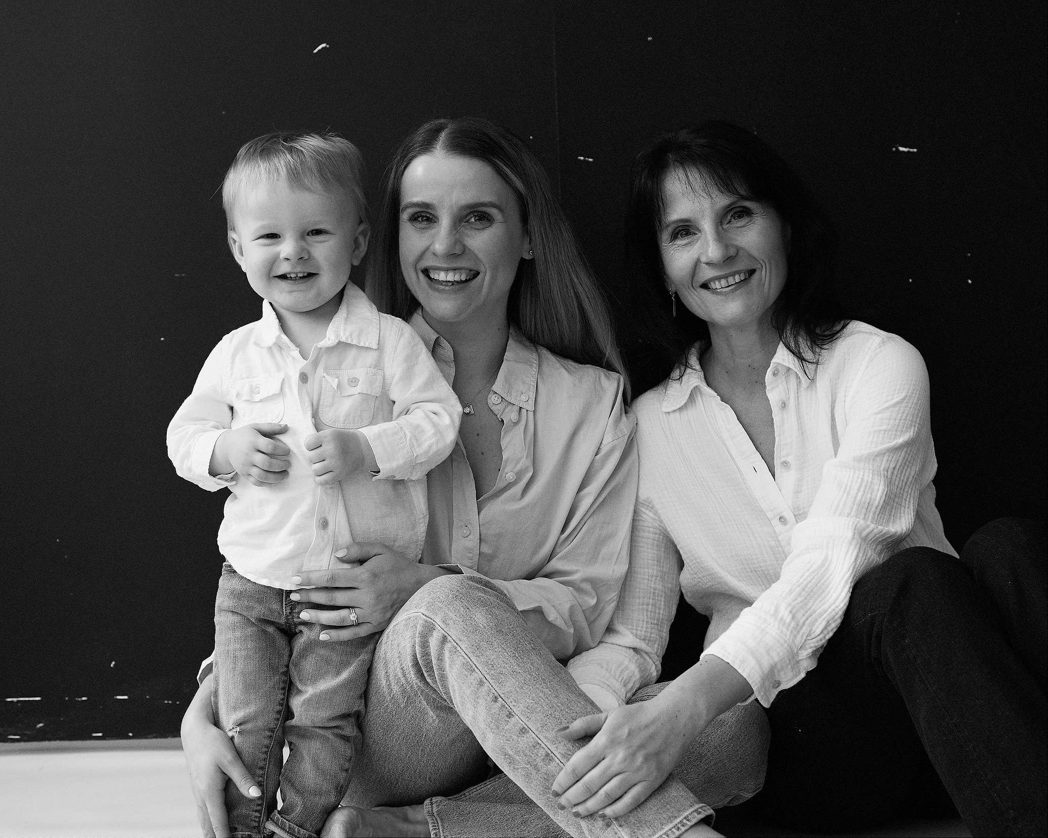 K. Rawnoir- Portrait photography by Daria Paliy.Timeless black&white portraits of women in NYC area