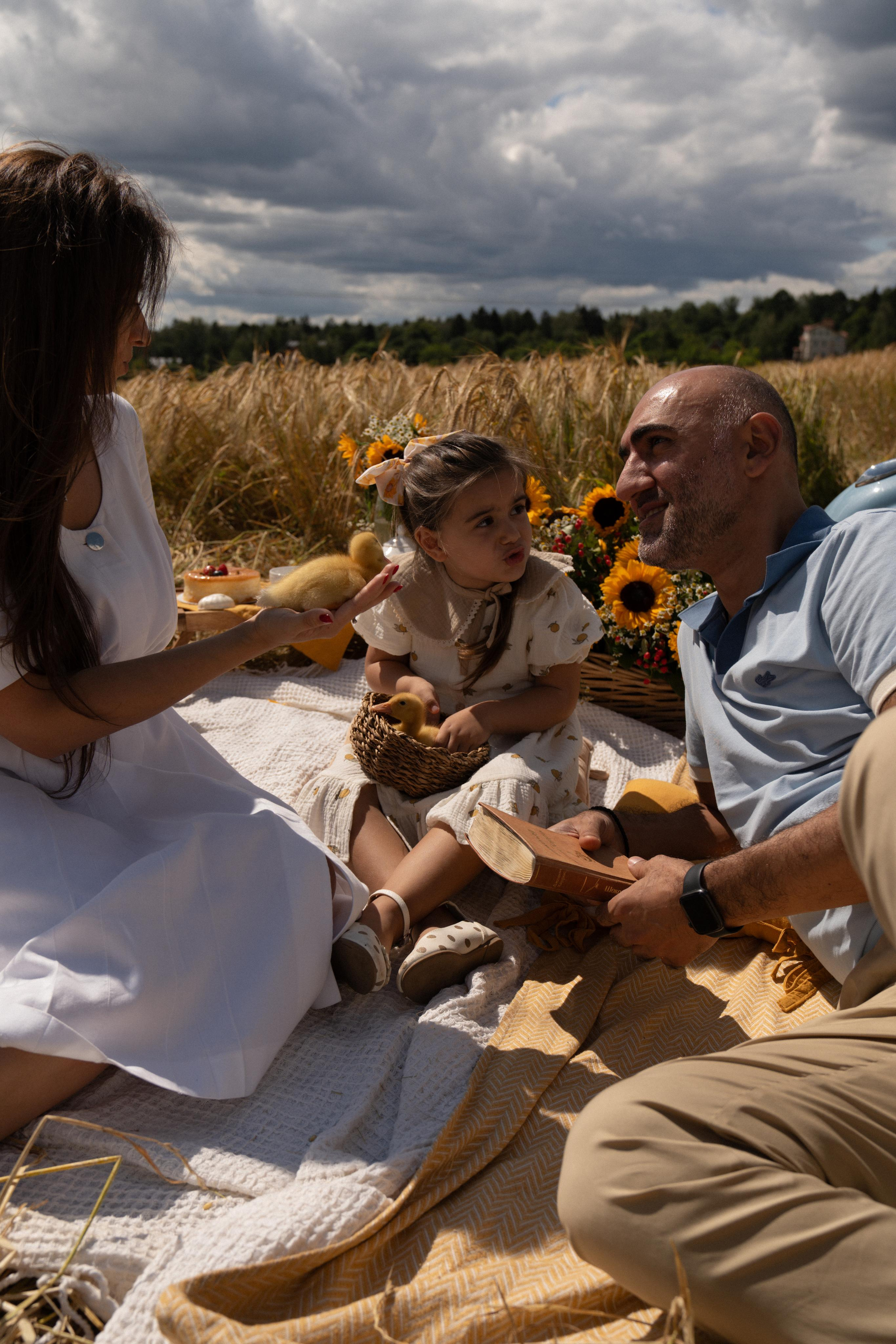 Моника тебе скоро 4. ...........