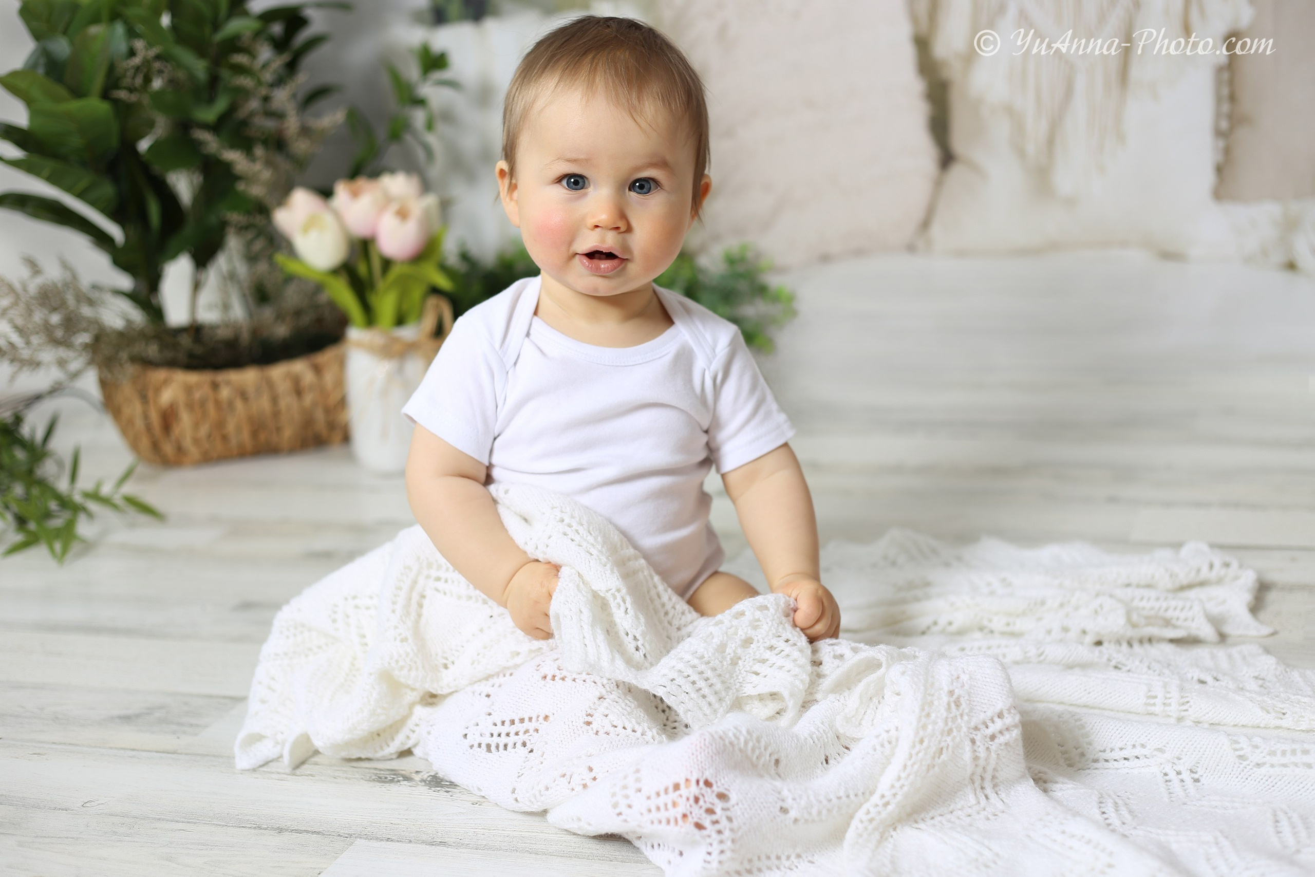 STUDIO Photoshoot. YuAnna studio. Family & Kids Photographer in Seattle area, located in