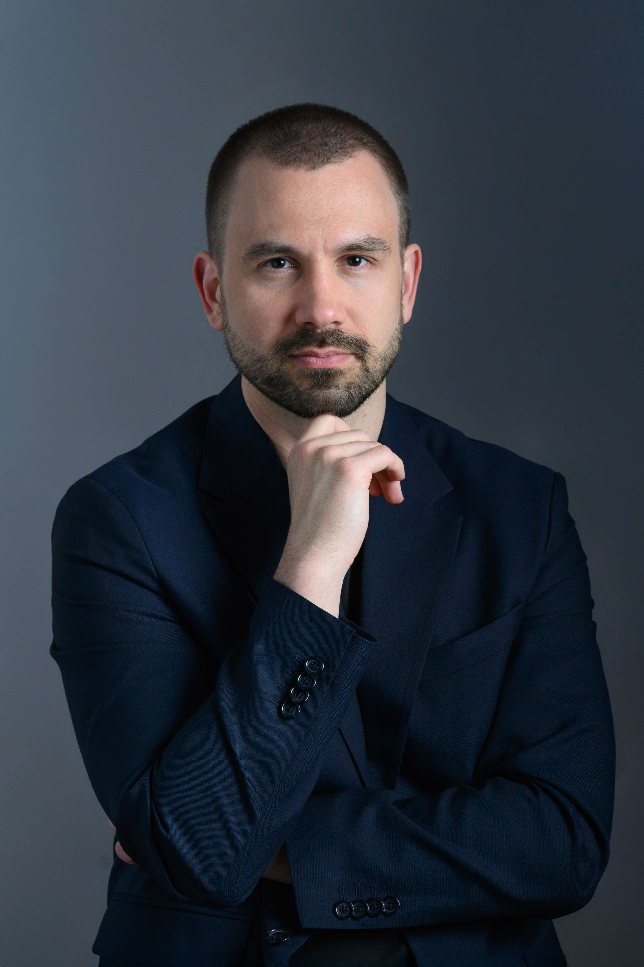 Business portrait. Photographer in Lisbon Elena Lialina