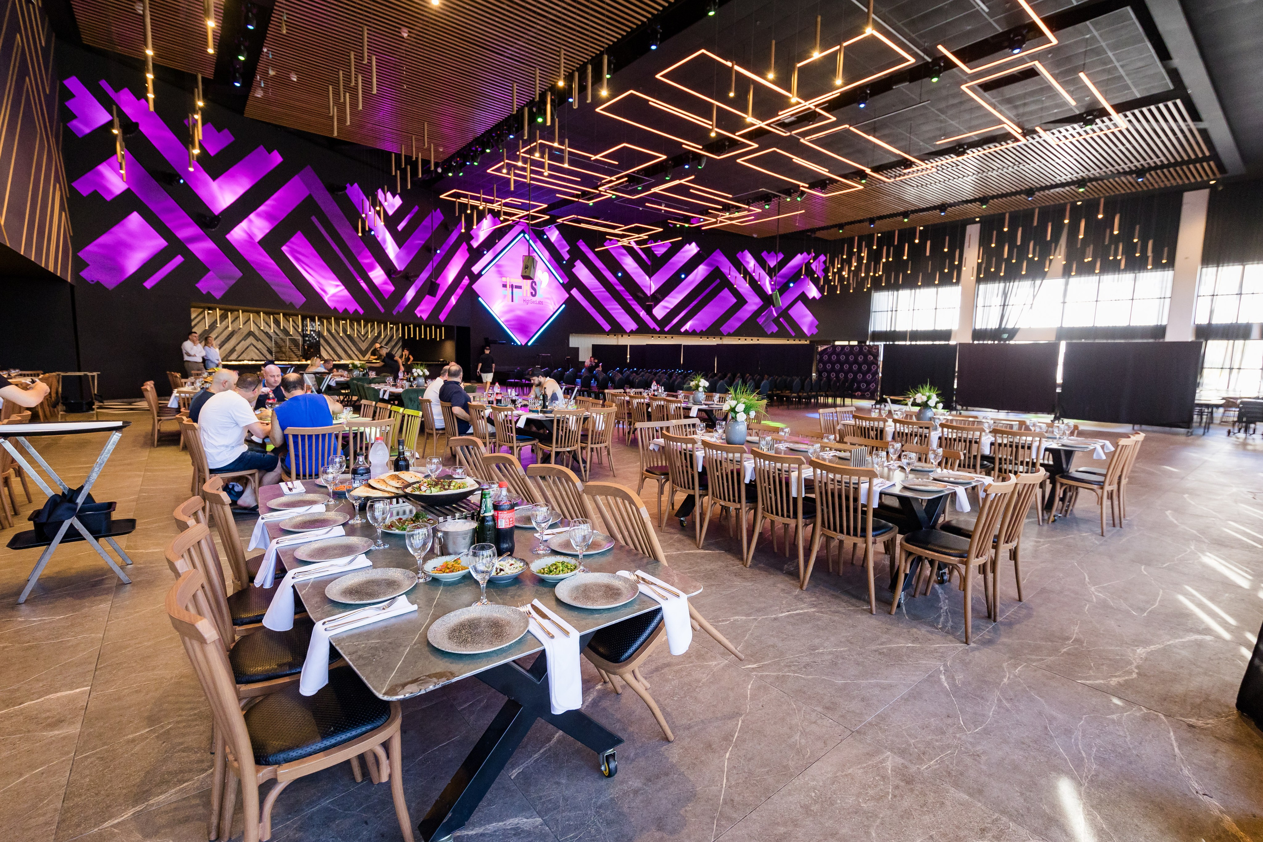 HSL- summer vibes. AMIR BUCHNIK PHOTOGRAPHER