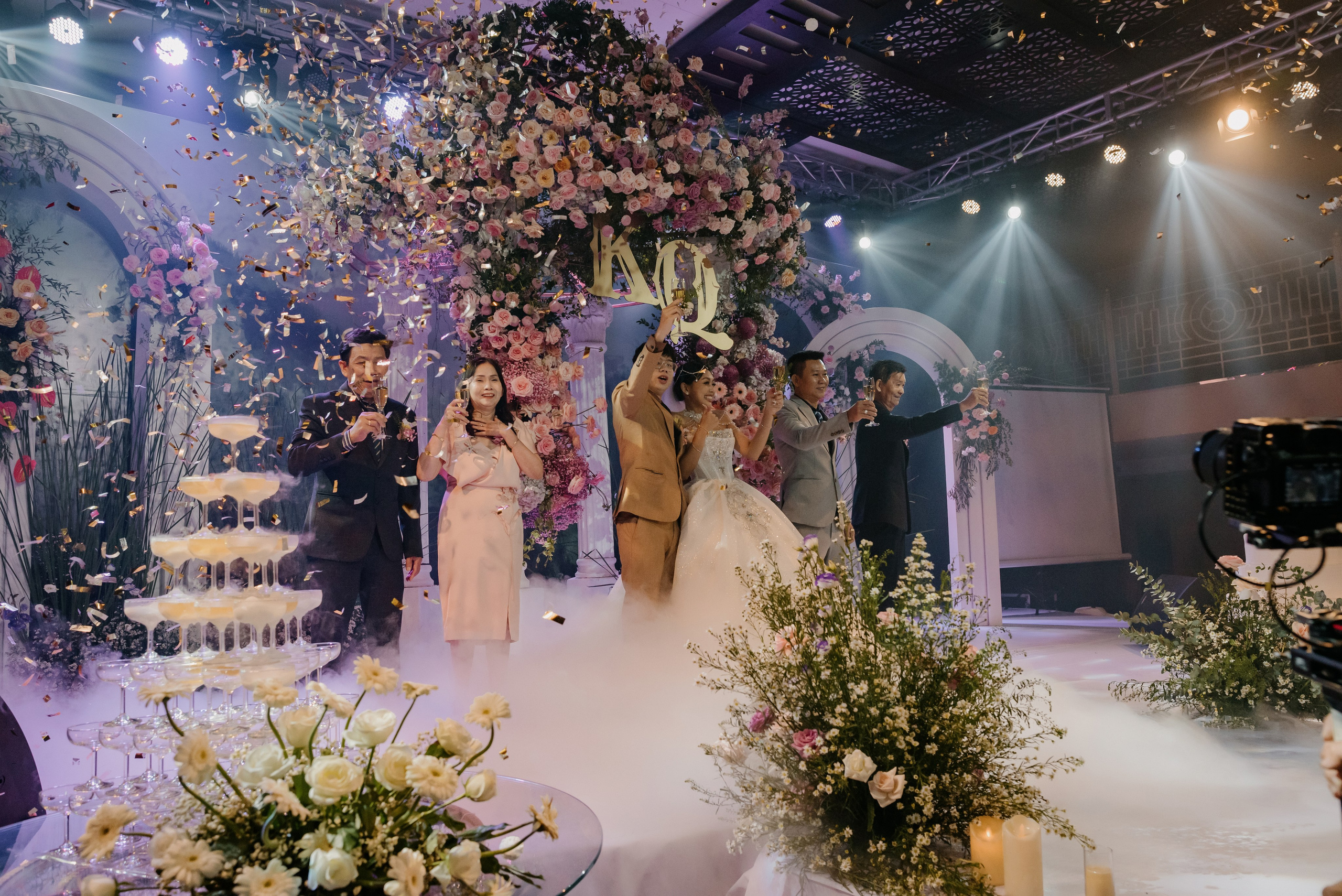 KHANG & QUYEN / Lavela Hotel. Saigon Wedding Present | Art Beyond Moments