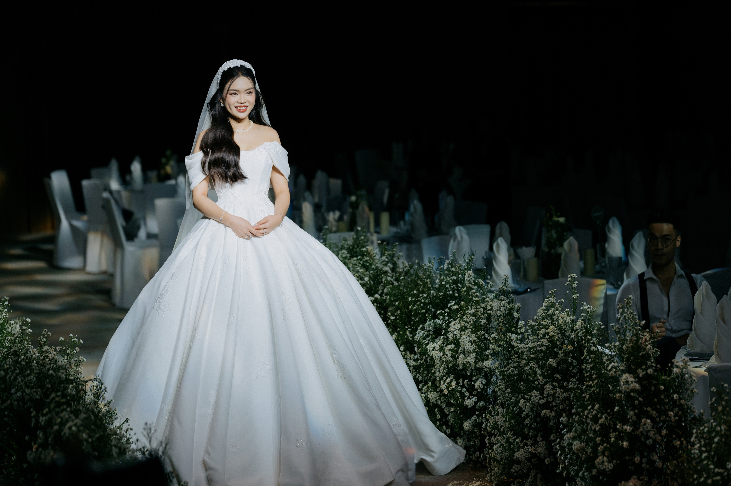 DAT & TU / Wedding Party. Saigon Wedding Present | Art Beyond Moments