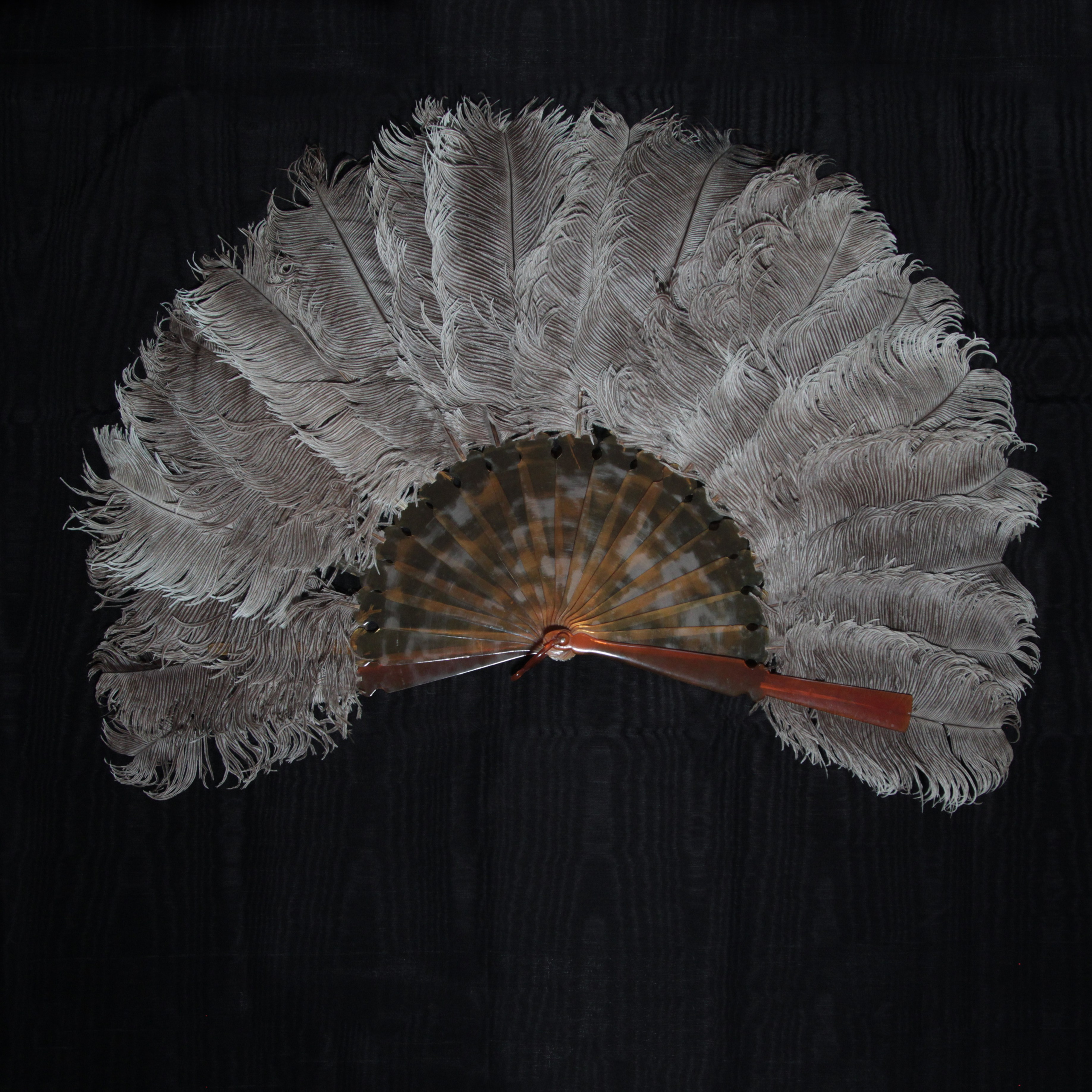 Featherfan. Современнные и актикварные украшения в Барселоне, Москве и Санкт-Петербурге