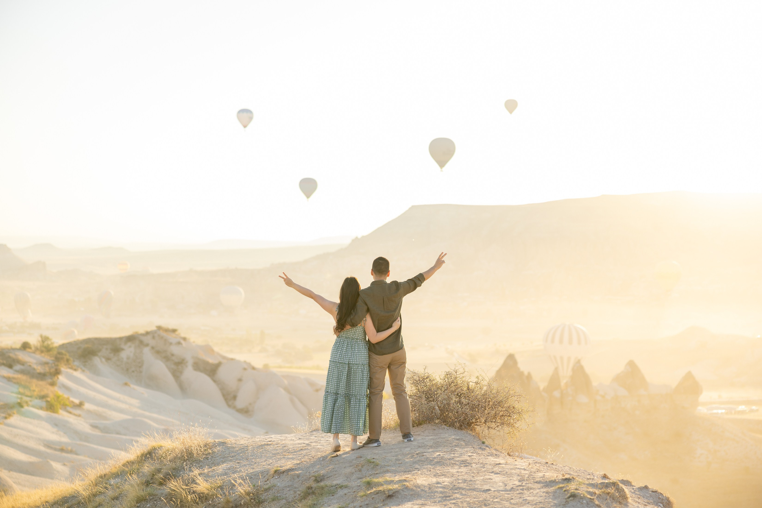 Romantic Love Story Photoshoot with Hot Air Balloons in Cappadocia. Julia Ganch I Fashion Wedding Photography I Cappadocia Turkey