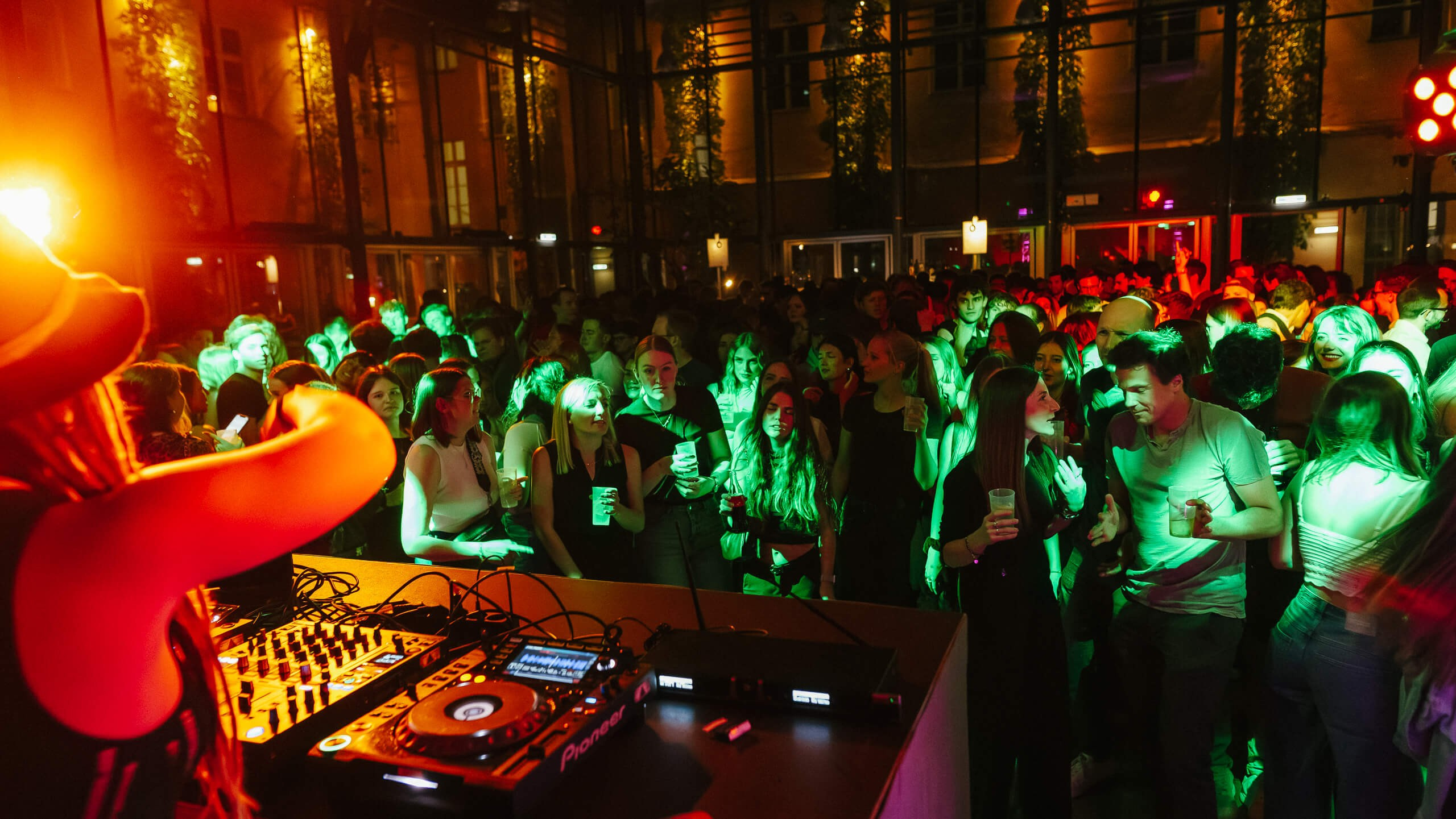 Profs on the Turntables 2026. 808Media – Professionelle Foto- und Videografie für Restaurants, Hotels, Events und Hochzeiten in Innsbruck und Tirol