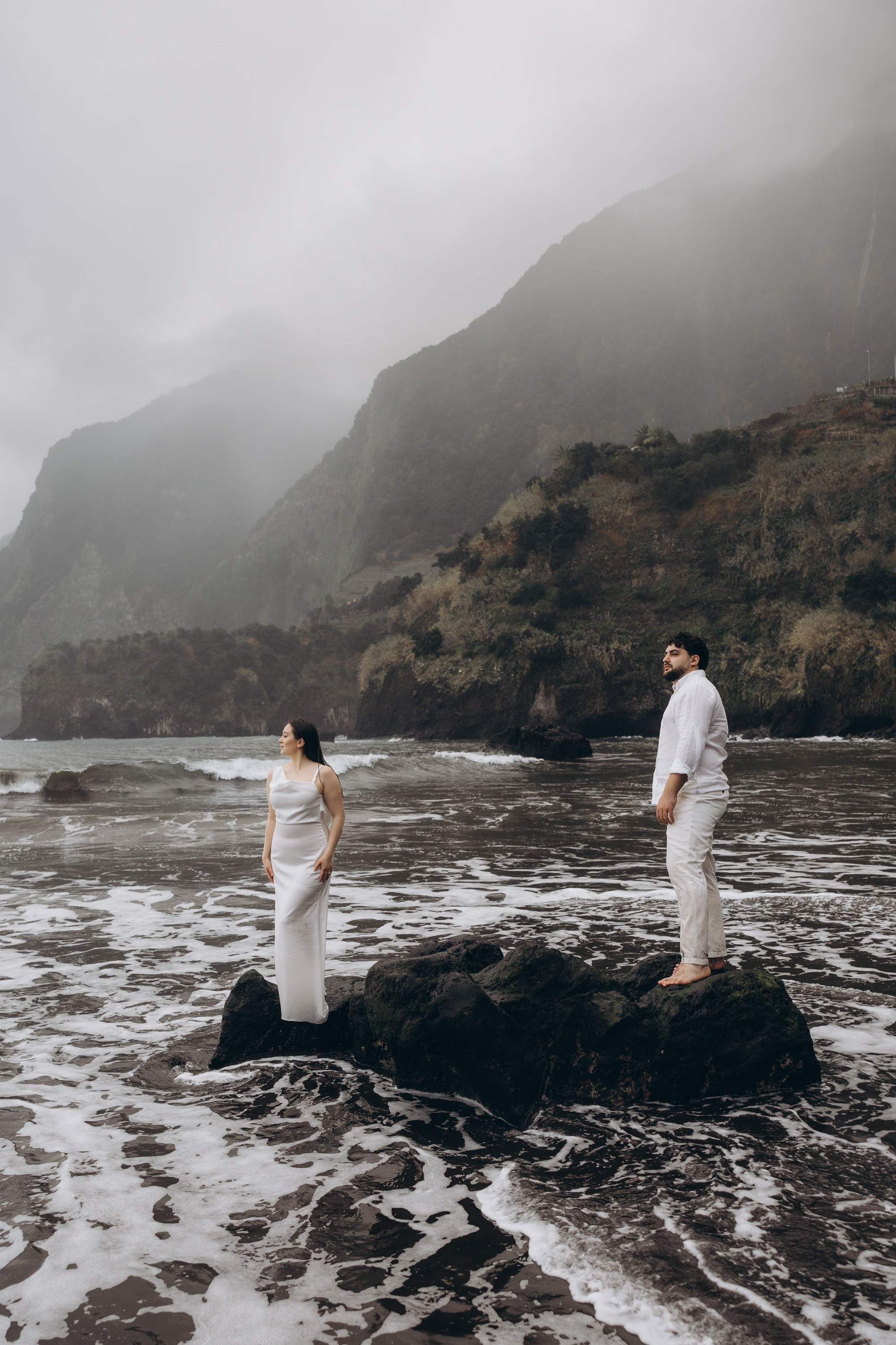 Engagement photoshoot at Seixal beach