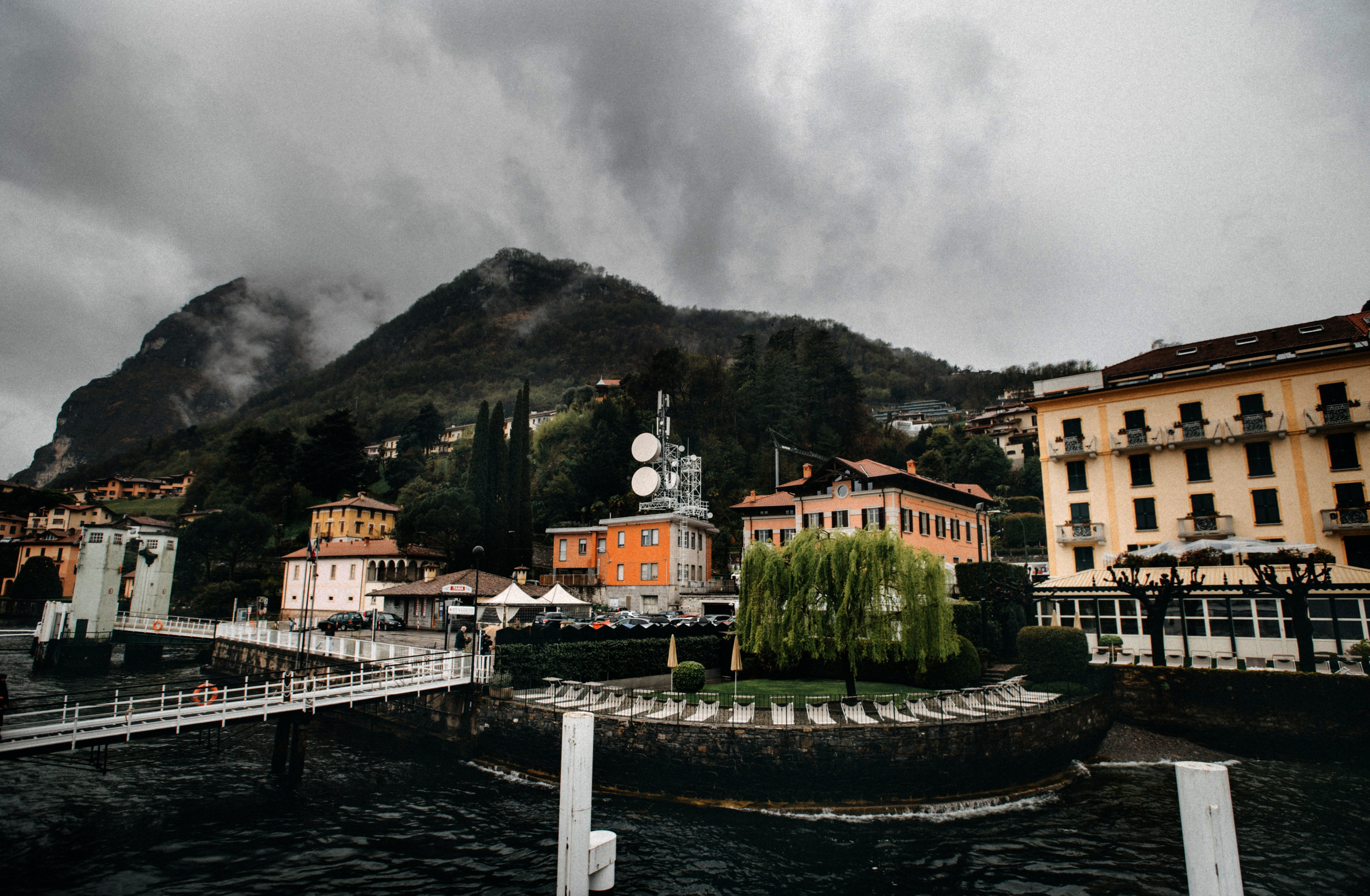 Como Evghenii. Wedding photographer from Moldova Alexey Chipchiu