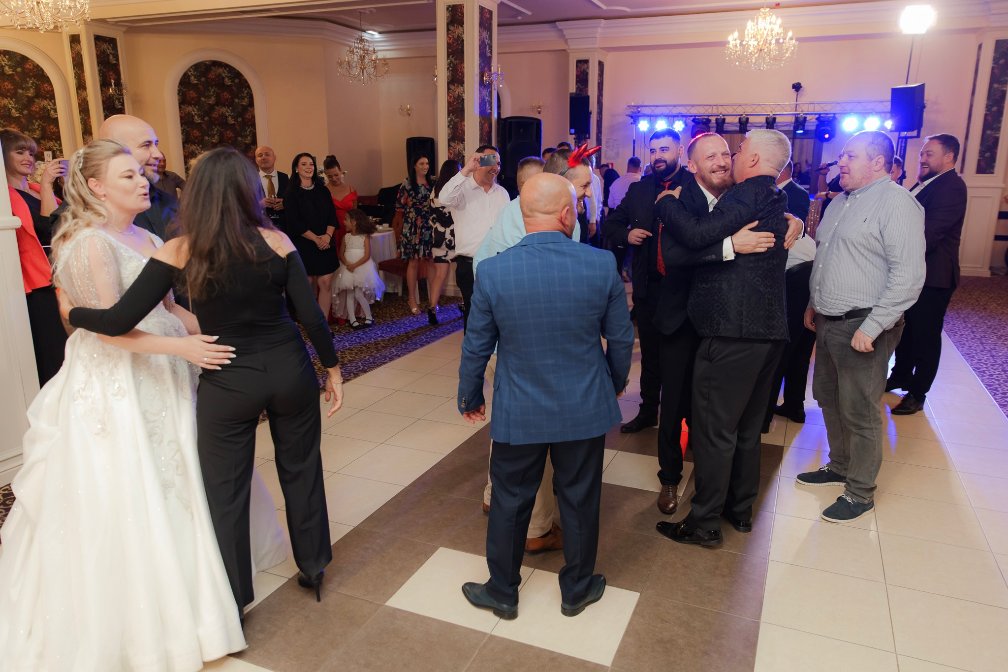 Mihai & Oana. Servicii foto-video profesionale, pentru momente de neuitat