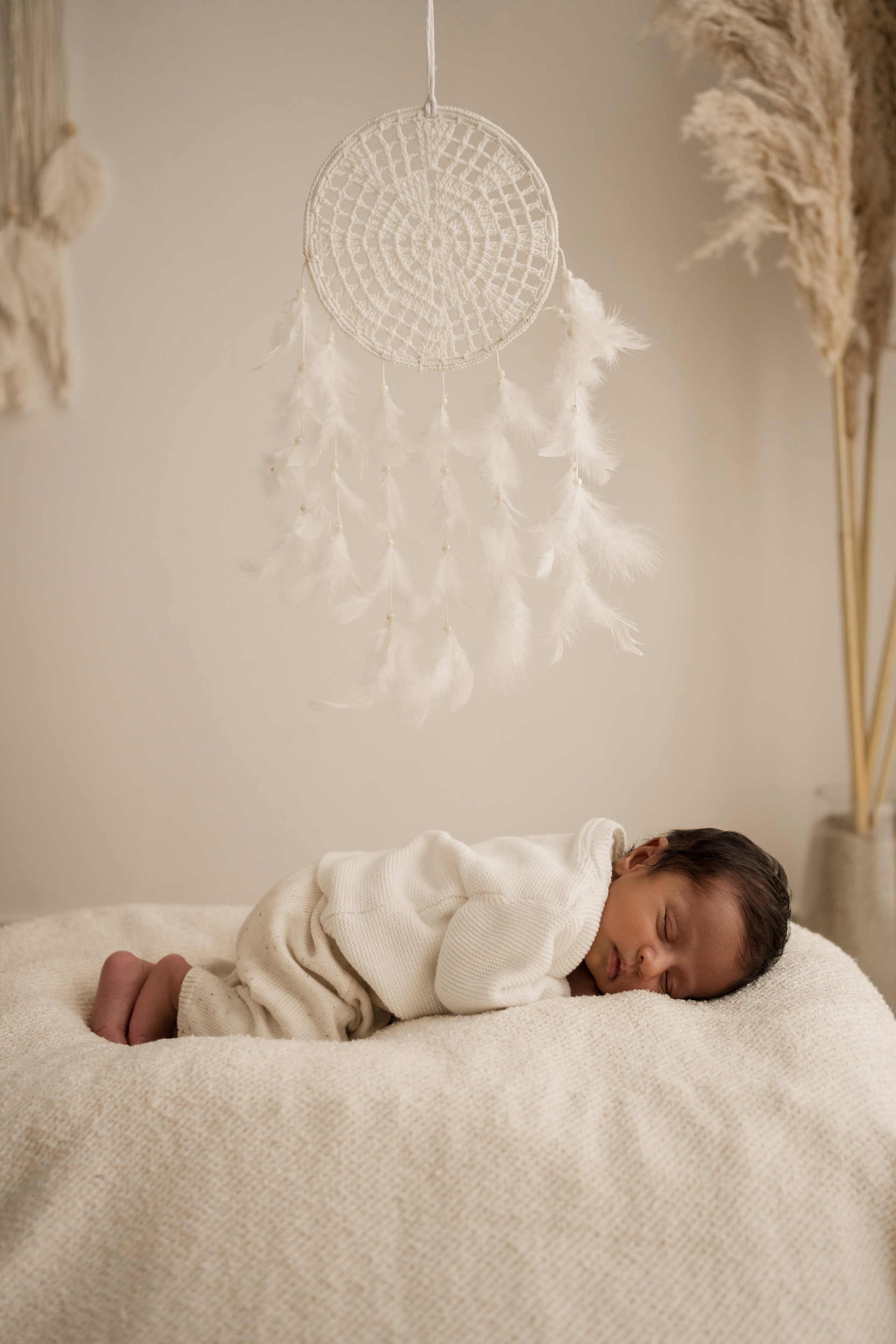 First moments of love. Angela Iakovleva — Family Photographer in Dubai
