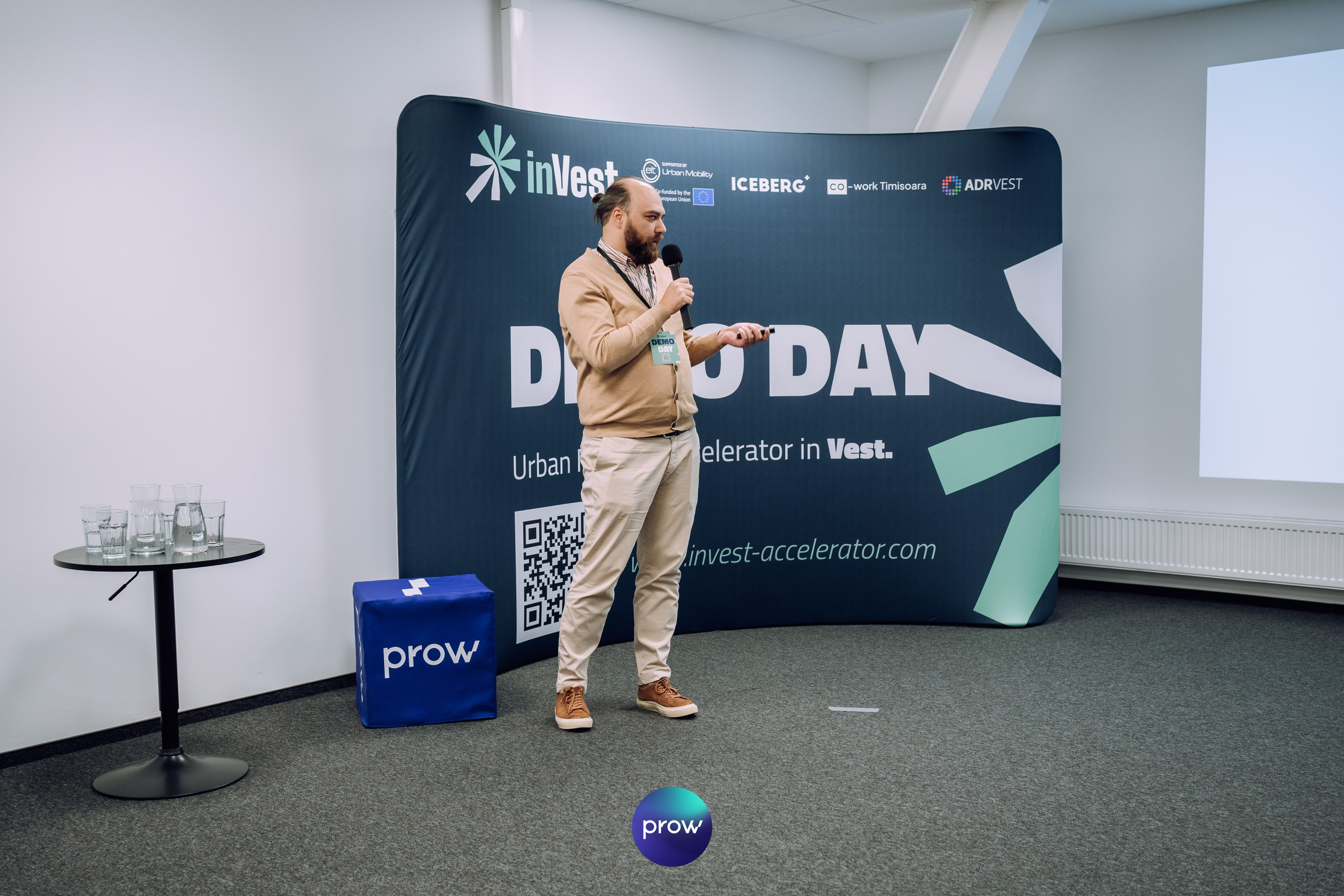 InVest DemoDay @ Cowork. Cozac Cristian Photographer