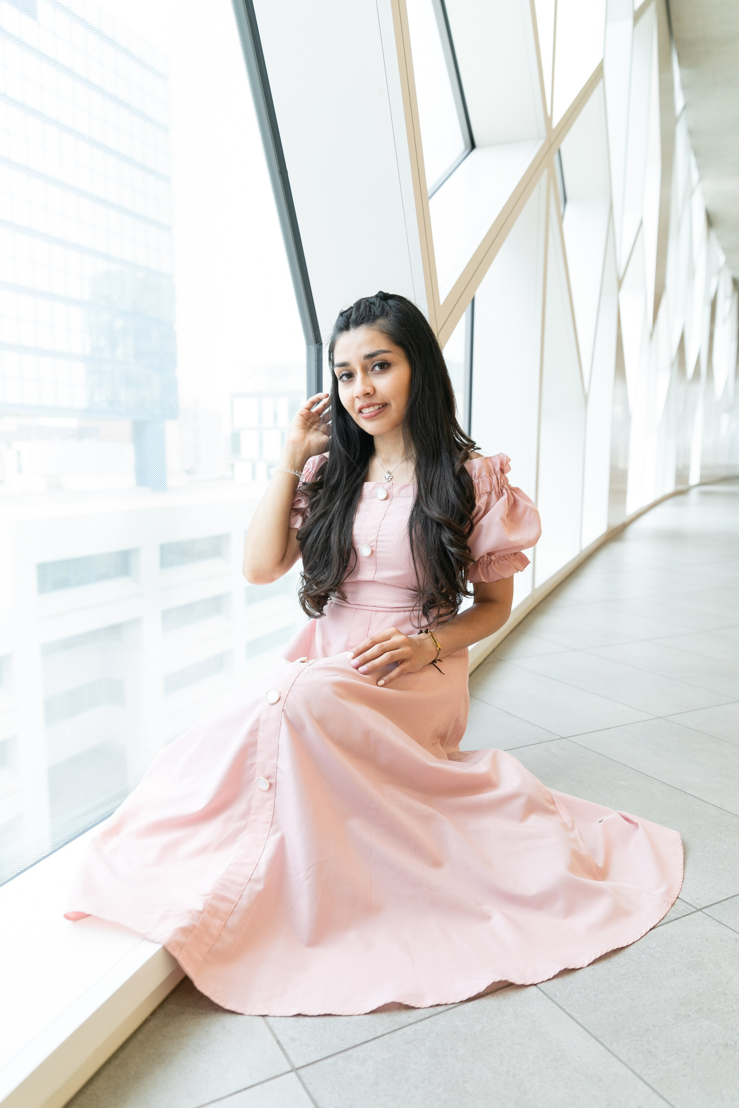 Karly — Calgary Public Library. Fotografía accesible en Calgary