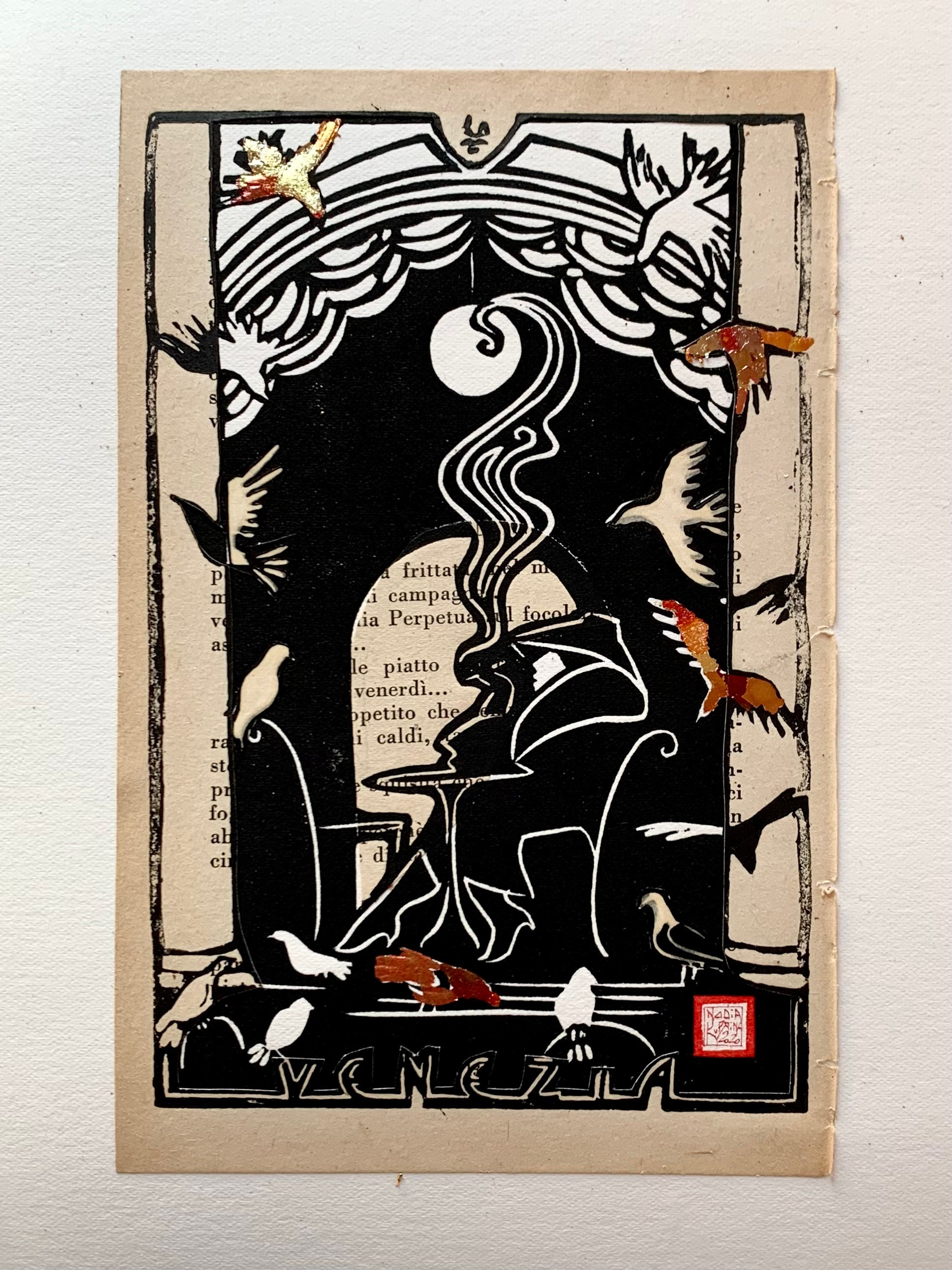 Stampa d’arte, linoleografia, cartolina, a mano, collage, foglia rame, edizione limitata, grafica d’autore, grafica d’arte, caffè Al Todaro, signora, sigaretta, fumo, collage, Venezia