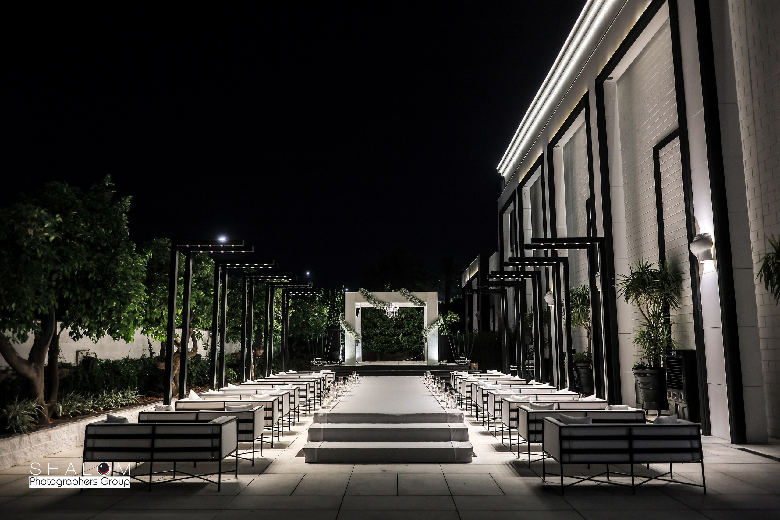 VIA / BASICO. Wedding and events photographers Studio Shalom