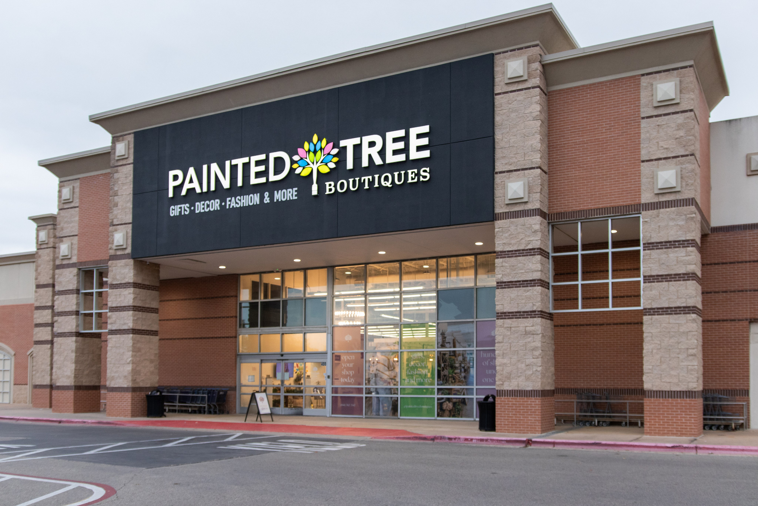 Painted Tree Boutiques Round Rock winter retail photoshoot collection