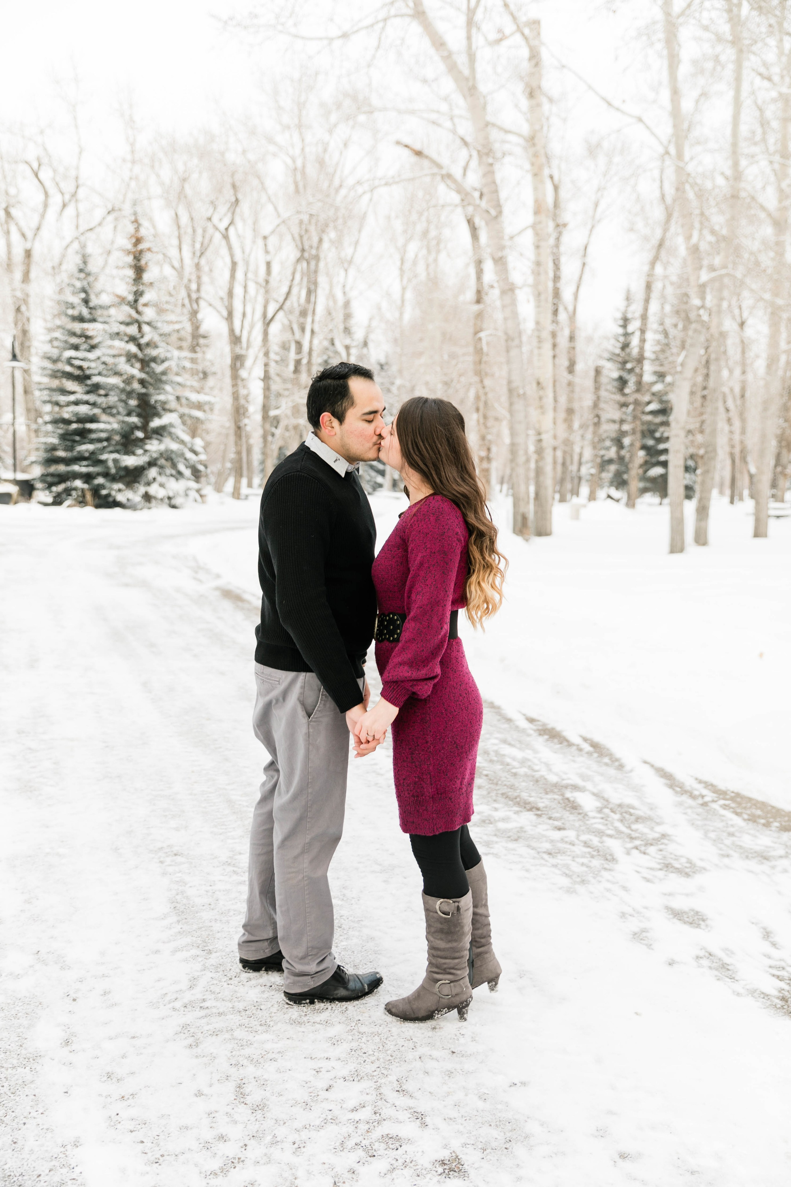 Iván & Andrada — Princes Island Engagement. Fotografía accesible en Calgary