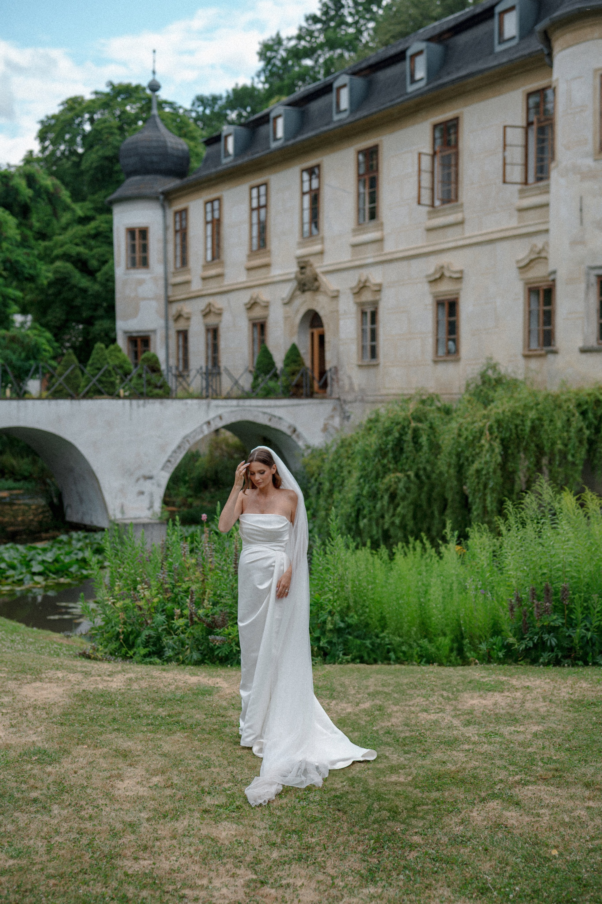 Vintage Wedding at Château Třebešice | RAW Studio Wedding Photography. Raw Studio: Capturing Elegant weddings accross Europe