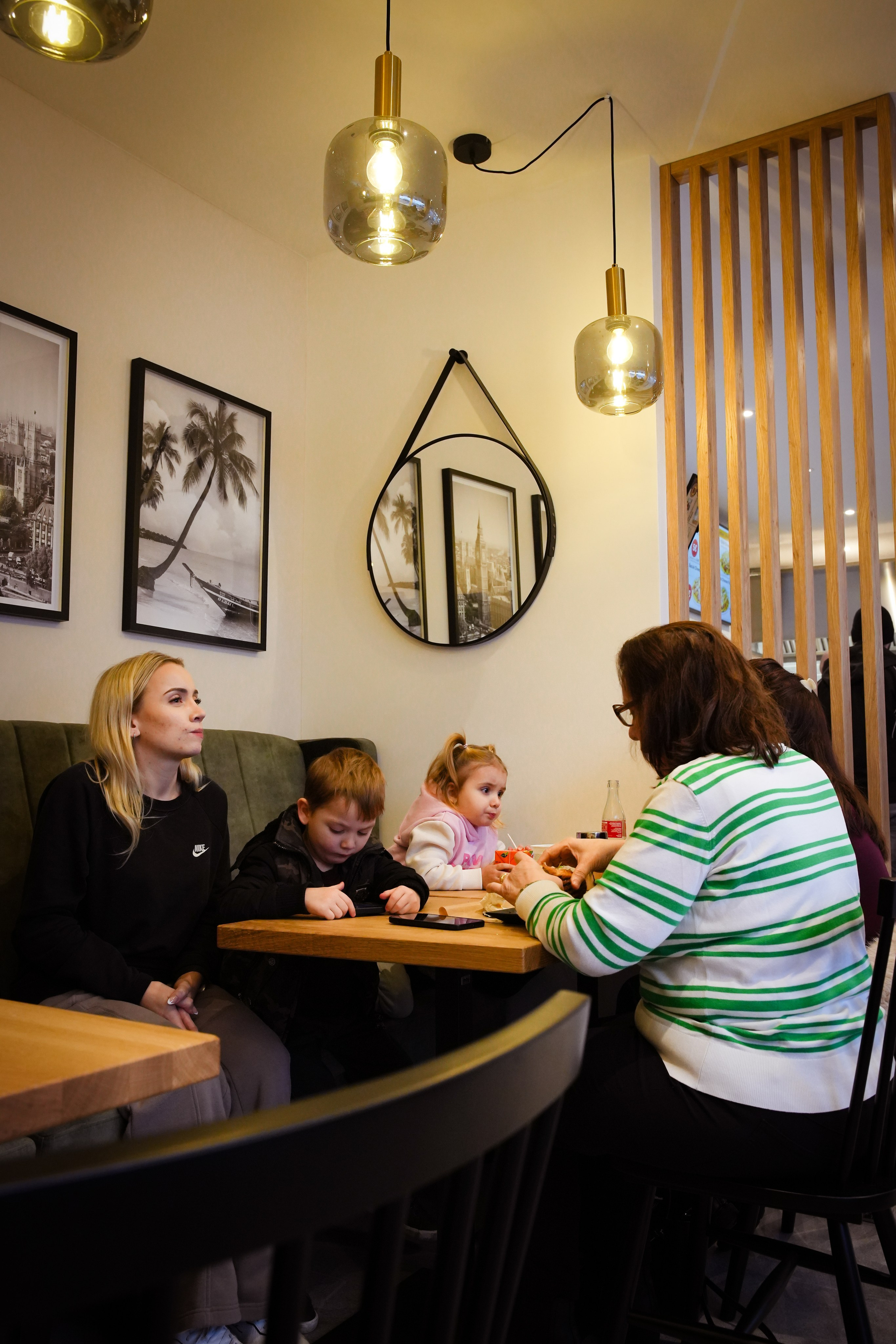 „Eröffnung-Dönerladen“. Fotografin Yuliia Turinina in Stuttgart